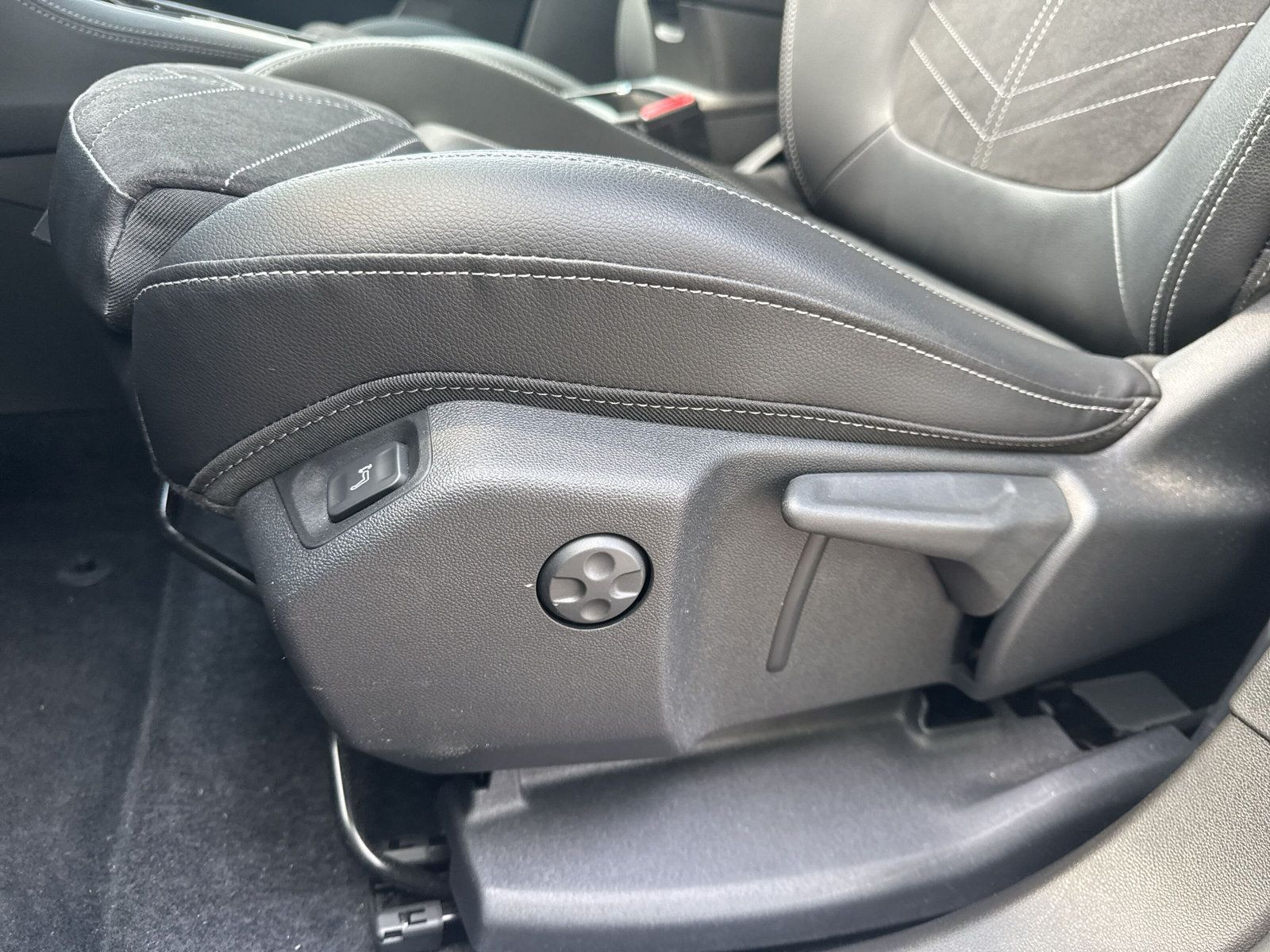 GRANDLAND ELEGANCE 1.2 TURBO AT8+360°+AHK+ALLWET