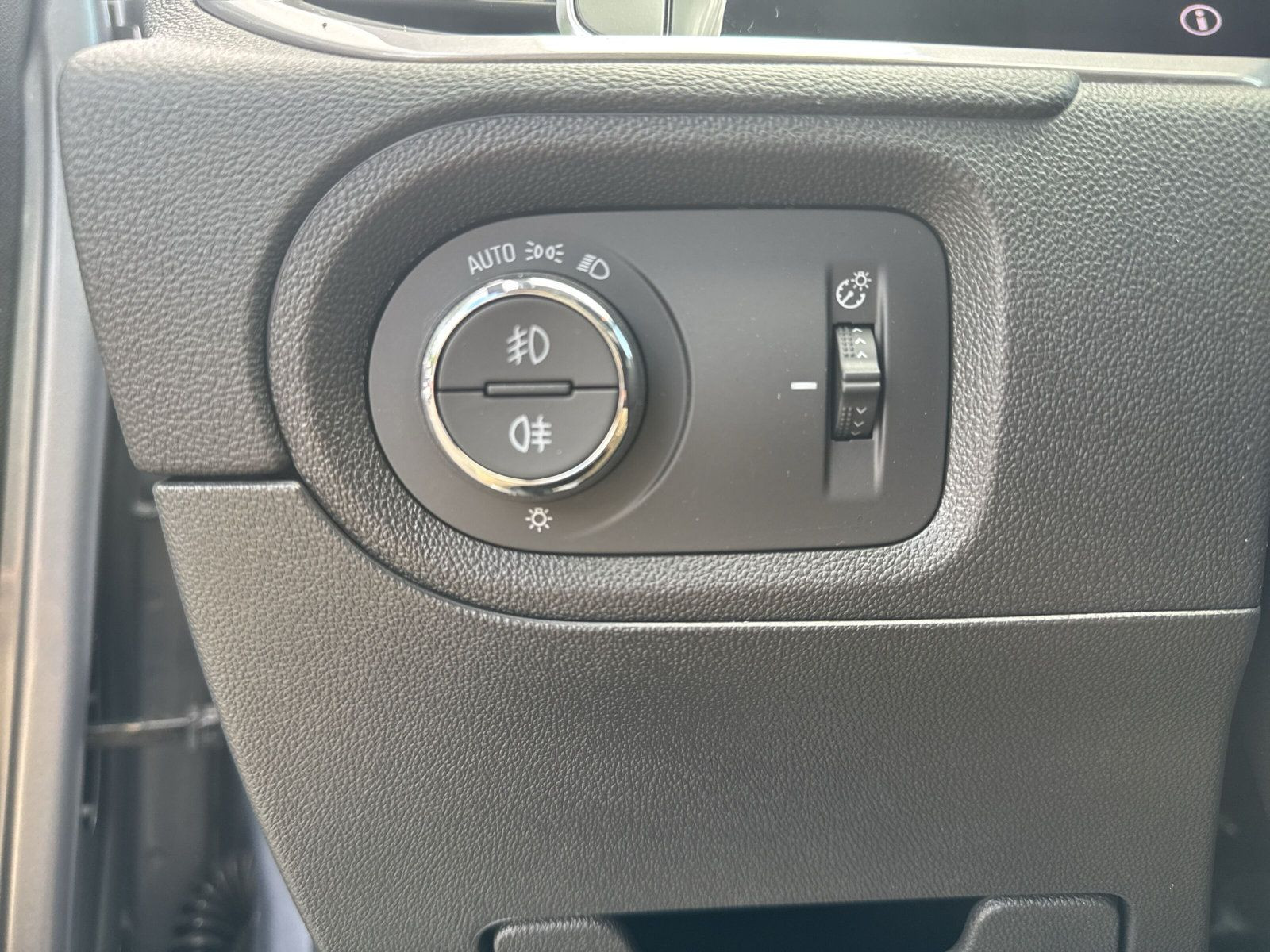 GRANDLAND ELEGANCE 1.2 TURBO AT8+360°+AHK+ALLWET