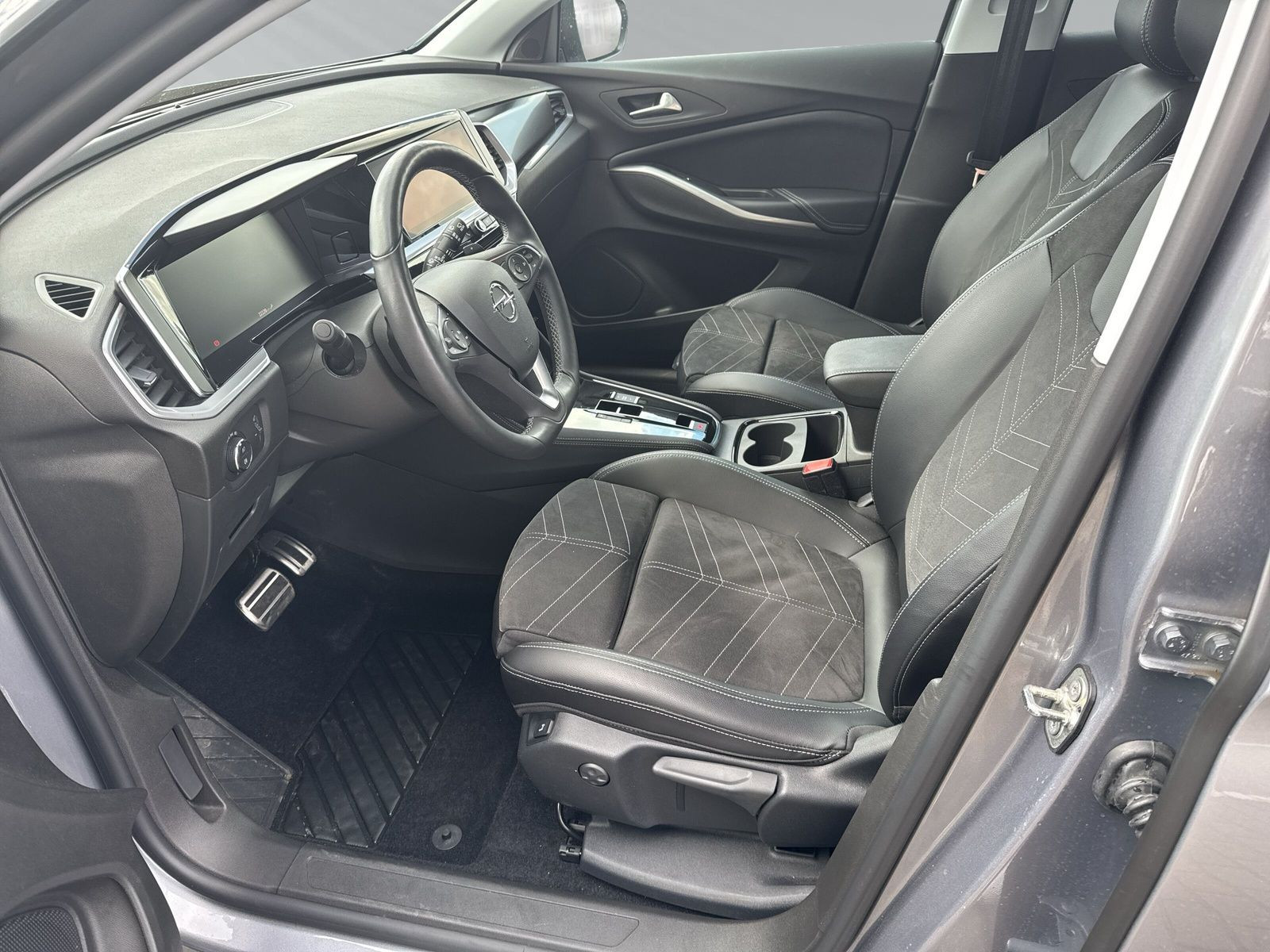 GRANDLAND ELEGANCE 1.2 TURBO AT8+360°+AHK+ALLWET