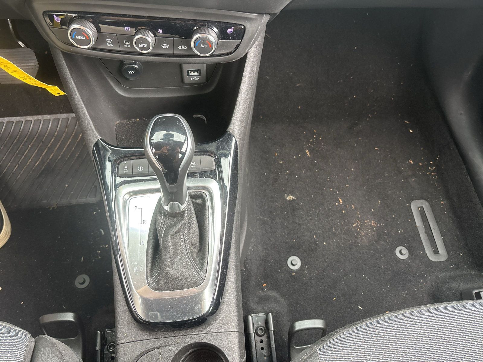 Crossland ELEGANCE 1.2 KLIMA+PDC+KAMERA+SHZ+AT8+