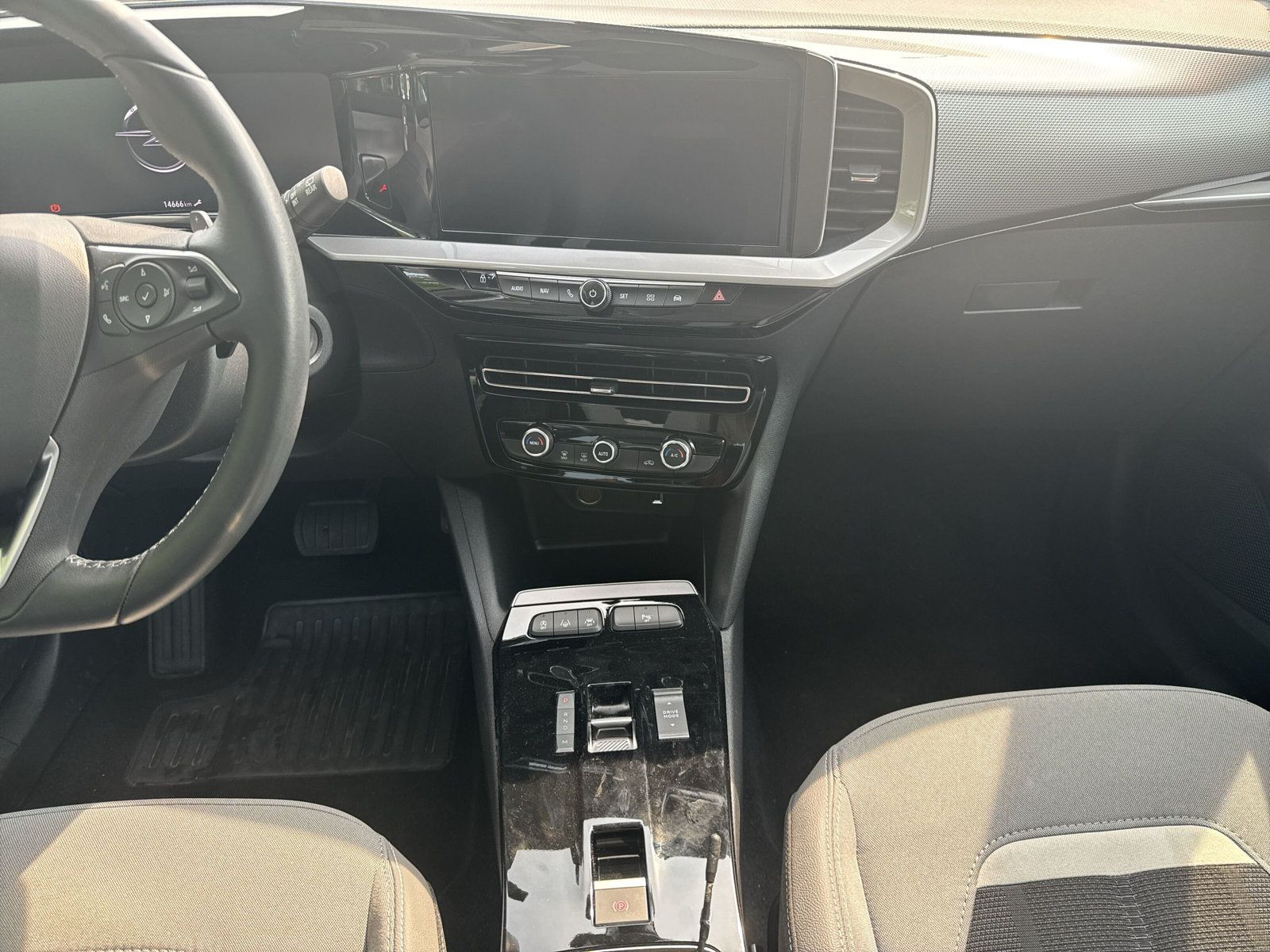 MOKKA ELEGANCE 131 PS AT+LM+180°+ALLWETTER+SHZ++