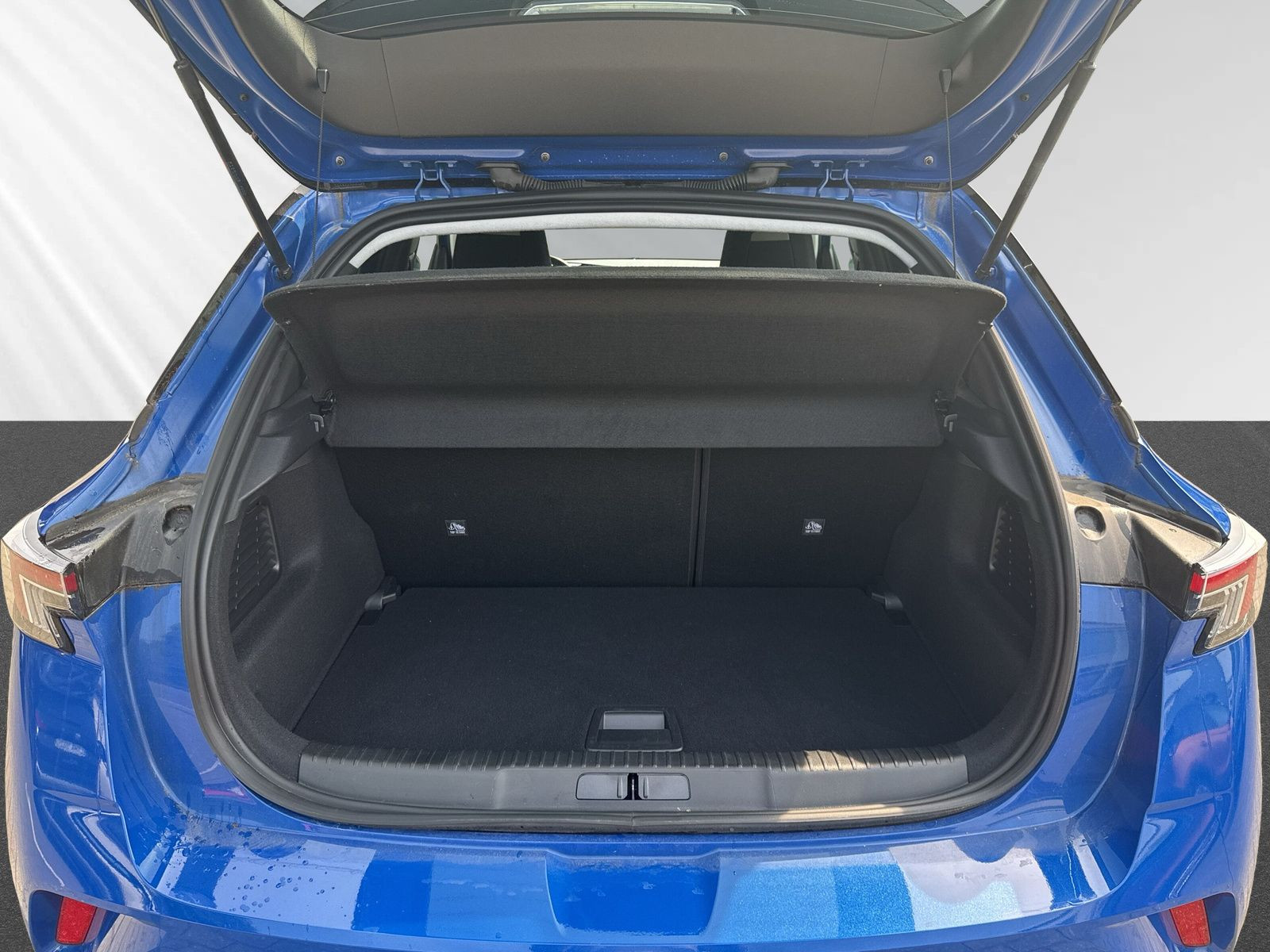MOKKA ELEGANCE 131 PS AT+LM+180°+ALLWETTER+SHZ++