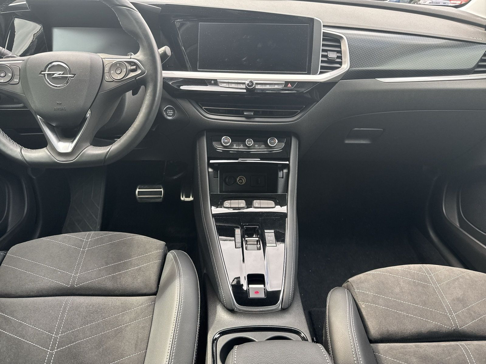 GRANDLAND ELEGANCE 1.2 TURBO AT8+360°+AHK+ALLWET