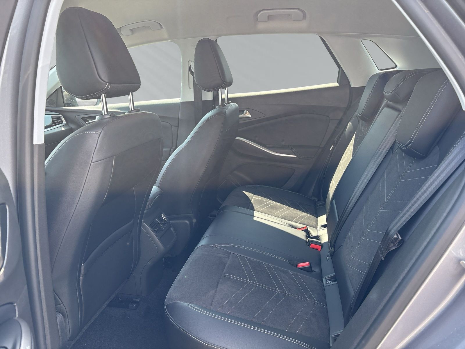 Grandland Elegance 1.2 Turbo+SHZ+LHZ+NAVI+KAMERA