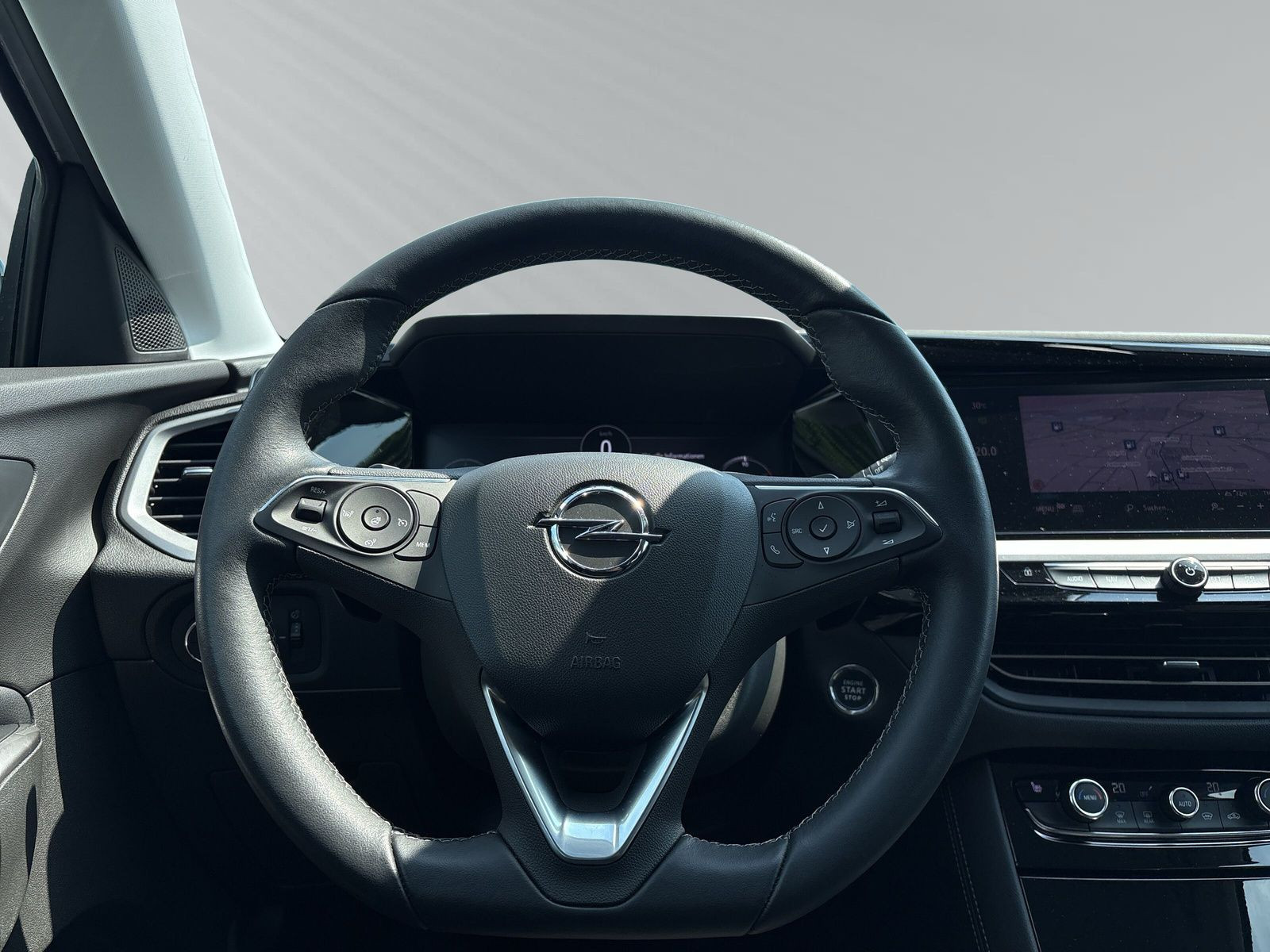 Grandland Elegance 1.2 Turbo+SHZ+LHZ+NAVI+KAMERA
