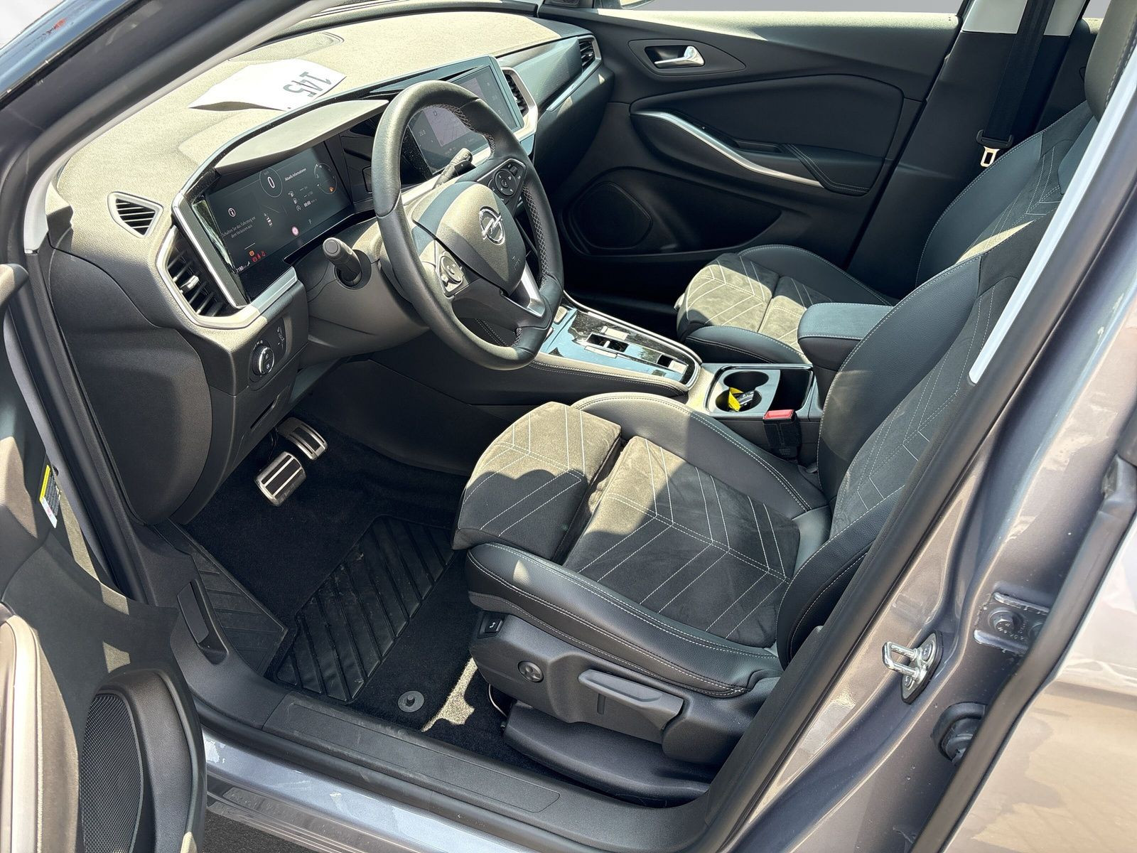 Grandland Elegance 1.2 Turbo+SHZ+LHZ+NAVI+KAMERA