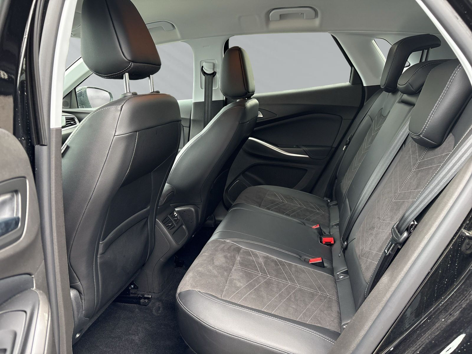 Grandland Elegance 1.2 Turbo AT8+SHZ+LHZ+NAV+KAM