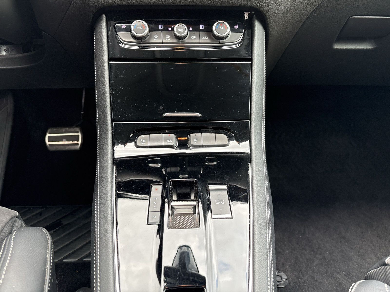 Grandland Elegance 1.2 Turbo AT8+SHZ+LHZ+NAV+KAM