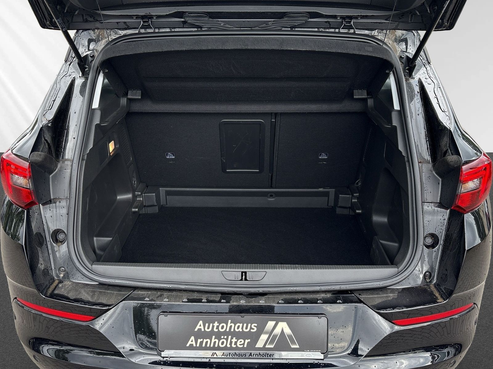 Grandland Elegance 1.2 Turbo AT8+SHZ+LHZ+NAV+KAM
