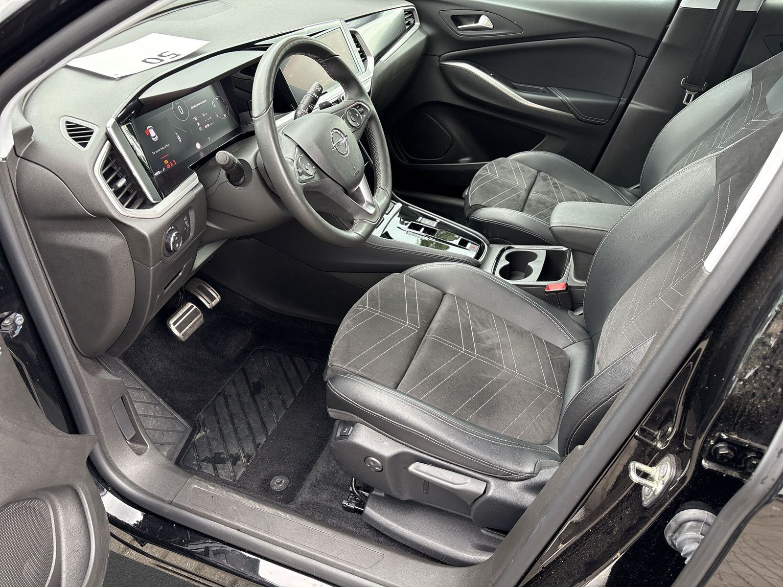 Grandland Elegance 1.2 Turbo AT8+SHZ+LHZ+NAV+KAM
