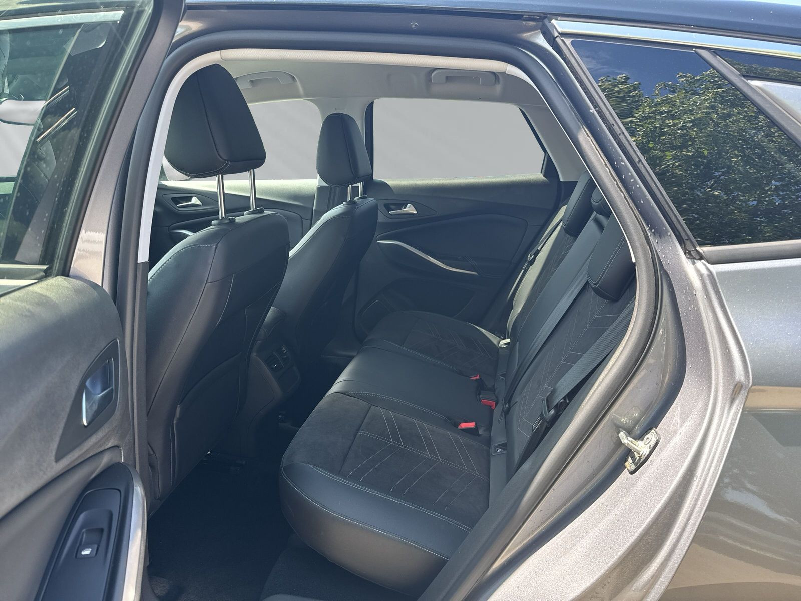 GRANDLAND ELEGANCE 1.2 TURBO AT8+360°+AHK+ALLWET
