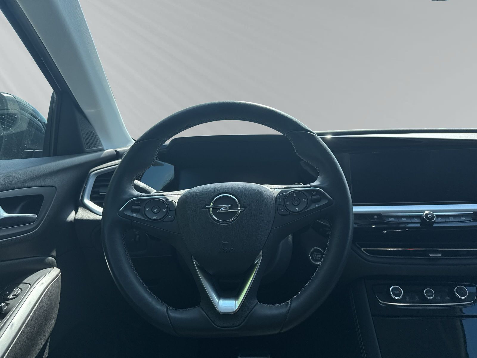 GRANDLAND ELEGANCE 1.2 TURBO AT8+360°+AHK+ALLWET