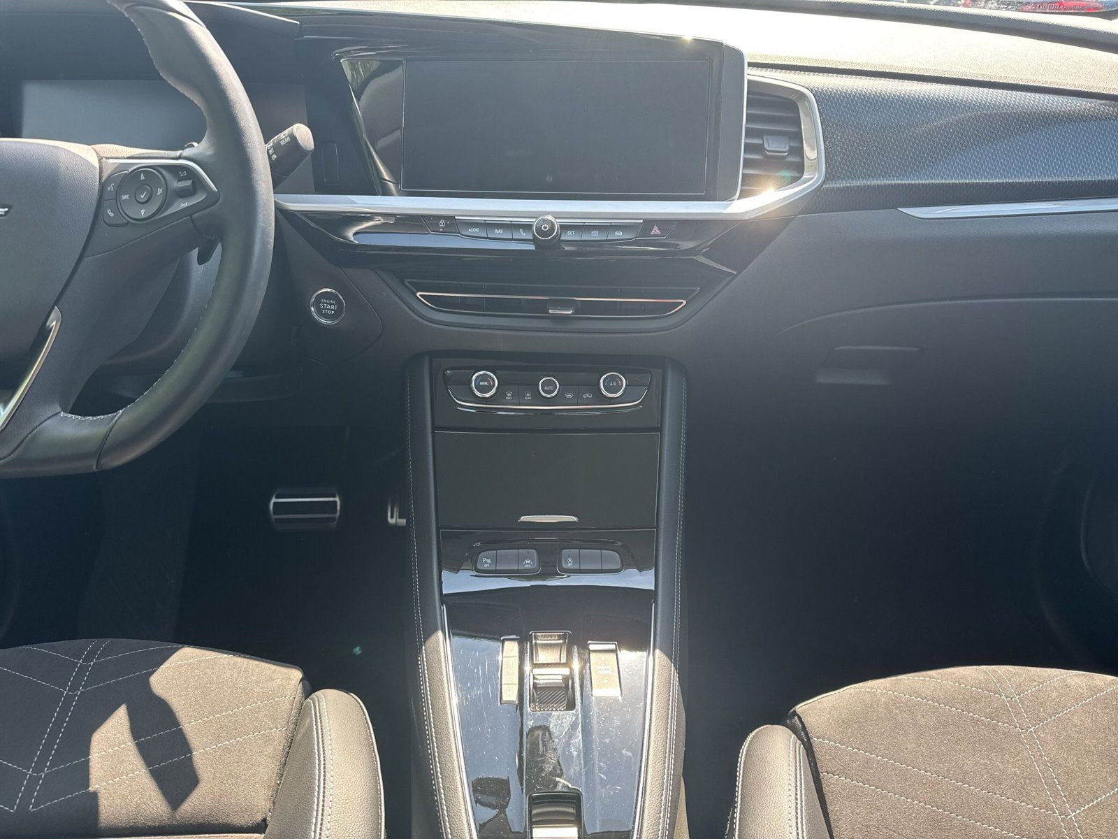 GRANDLAND ELEGANCE 1.2 TURBO AT8+360°+AHK+ALLWET
