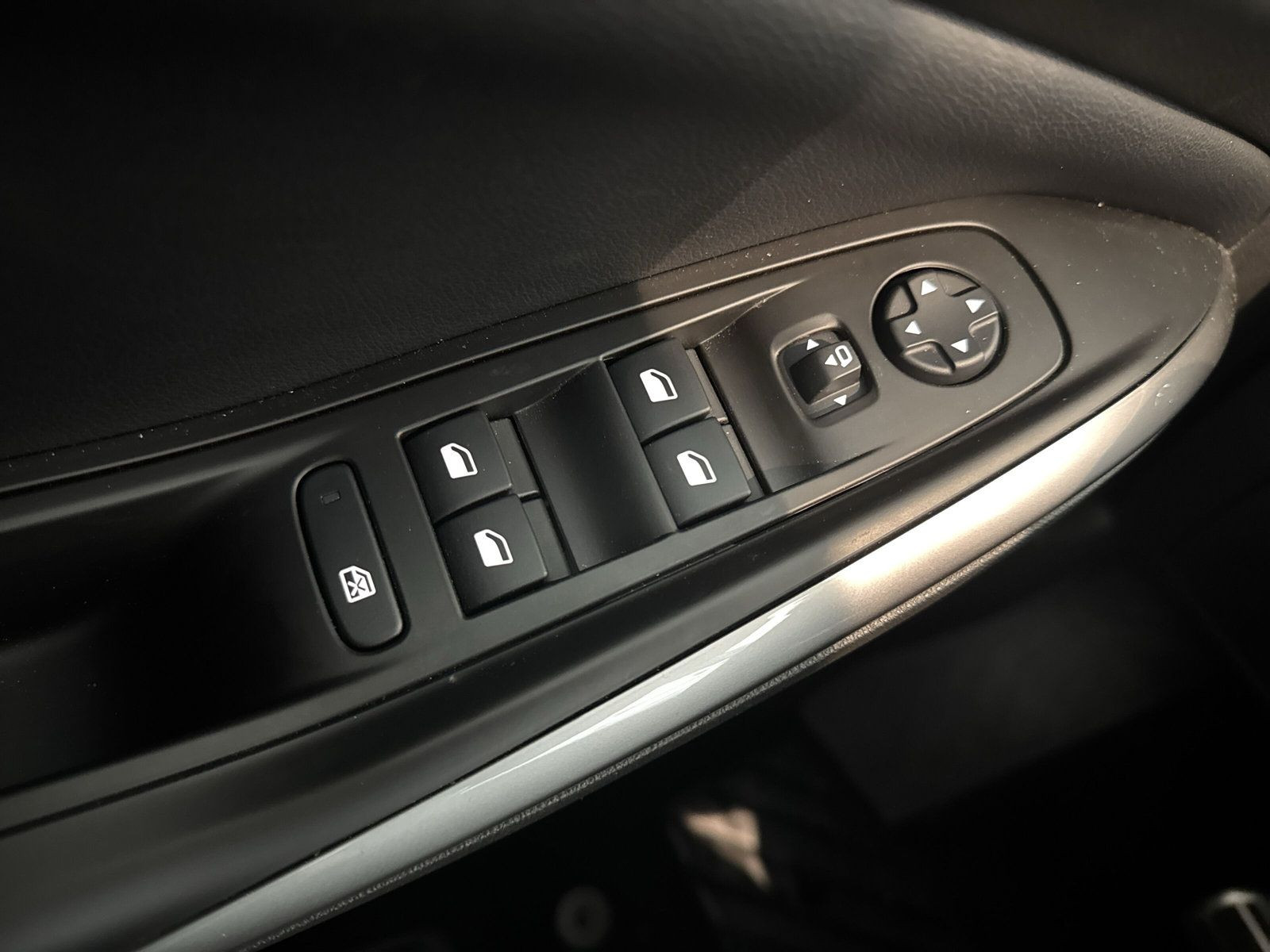GRANDLAND ELEGANCE 1.2 TURBO AT8+360°+AHK+ALLWET