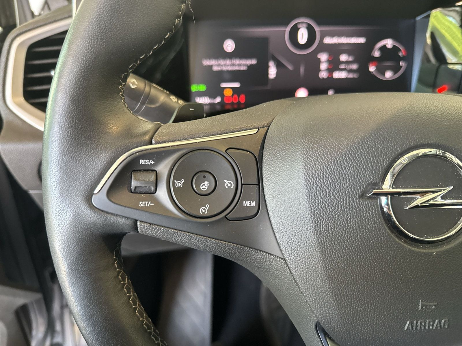 GRANDLAND ELEGANCE 1.2 TURBO AT8+360°+AHK+ALLWET