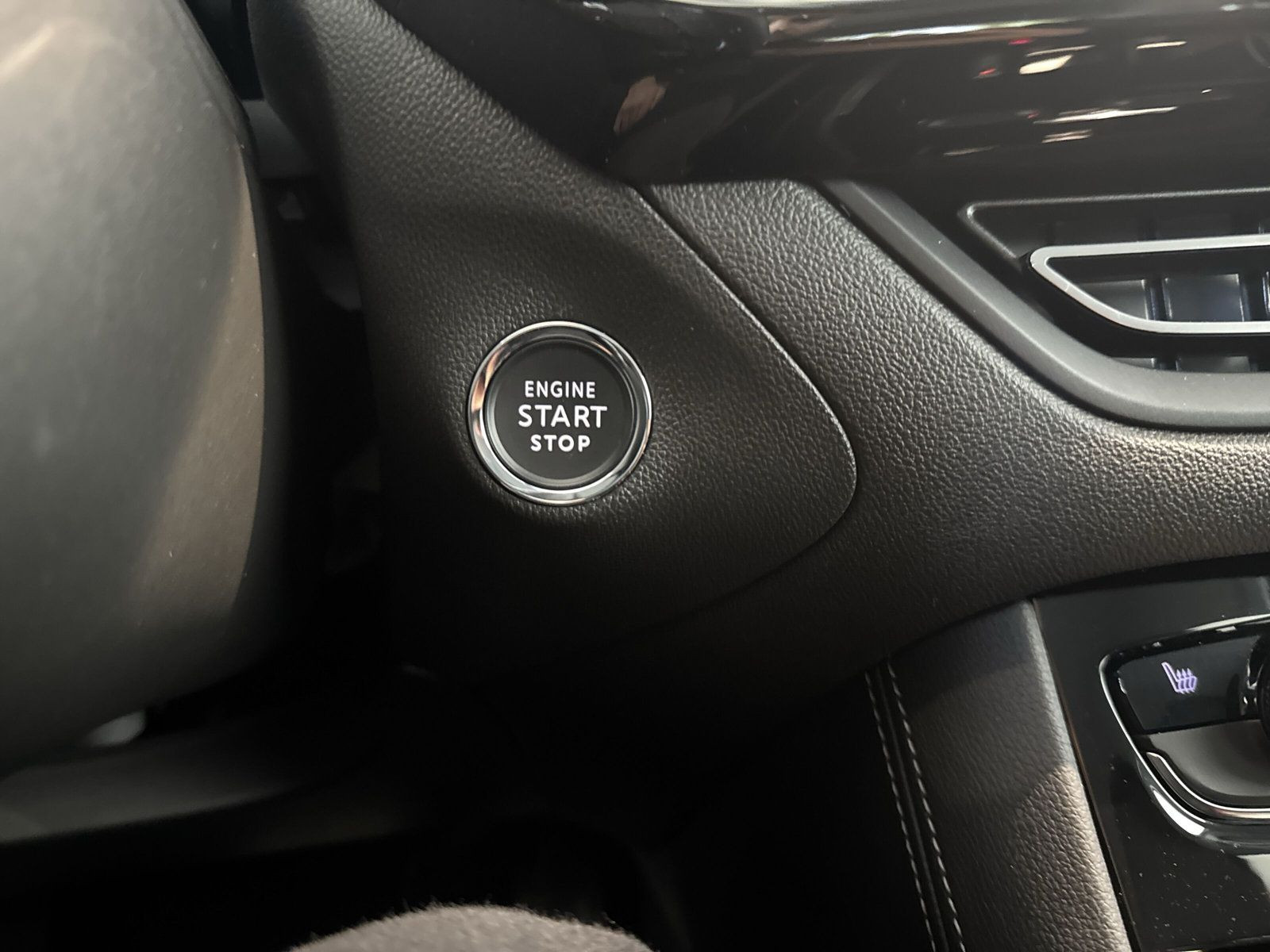 GRANDLAND ELEGANCE 1.2 TURBO AT8+360°+AHK+ALLWET
