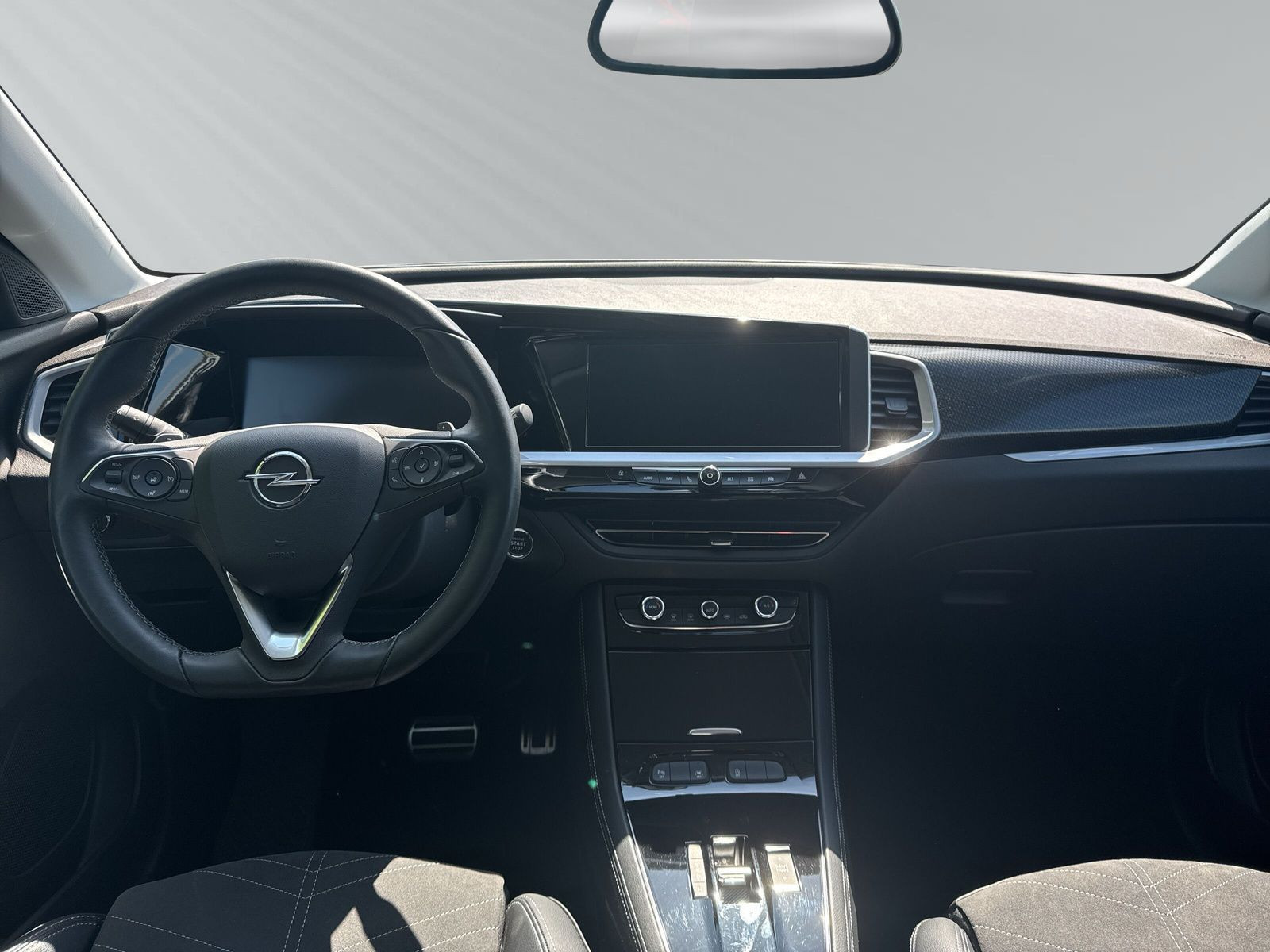 GRANDLAND ELEGANCE 1.2 TURBO AT8+360°+AHK+ALLWET