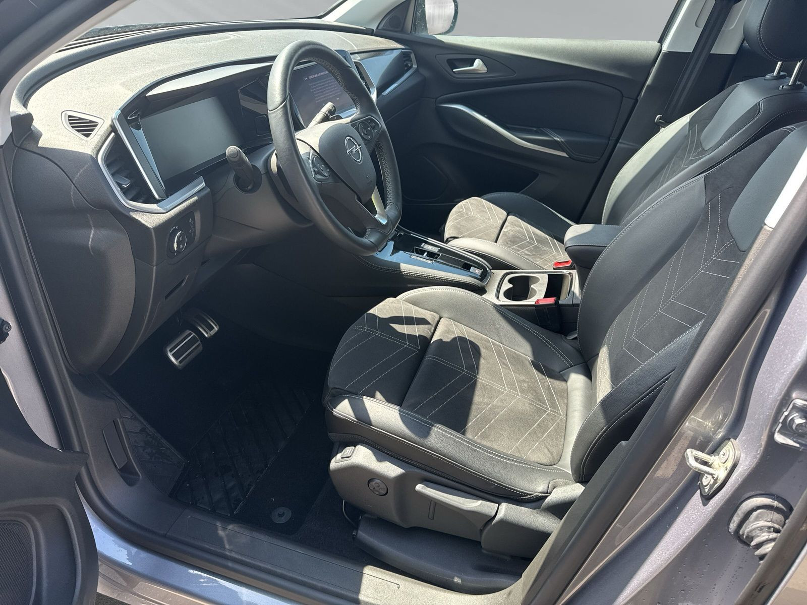GRANDLAND ELEGANCE 1.2 TURBO AT8+360°+AHK+ALLWET