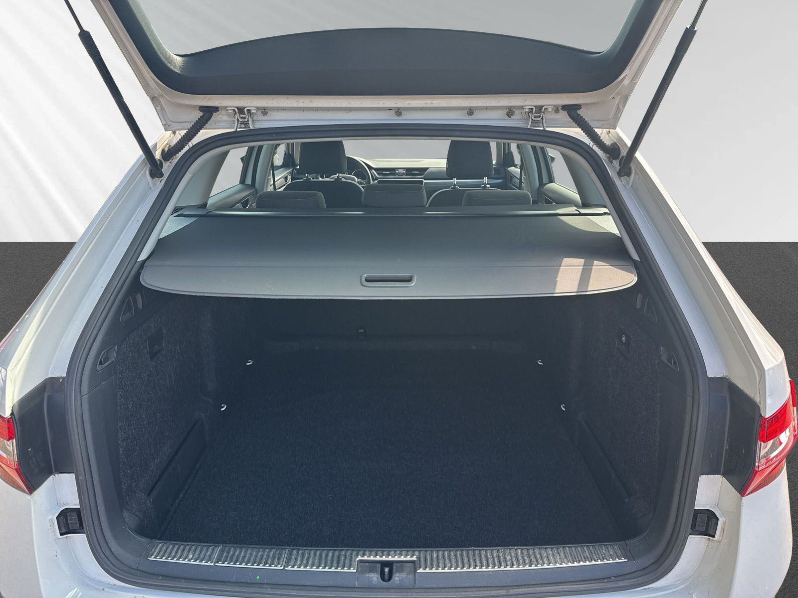 SUPERB COMBI 1.4 TSI ACTIVE+CARPLAY+WKR+GARANTIE