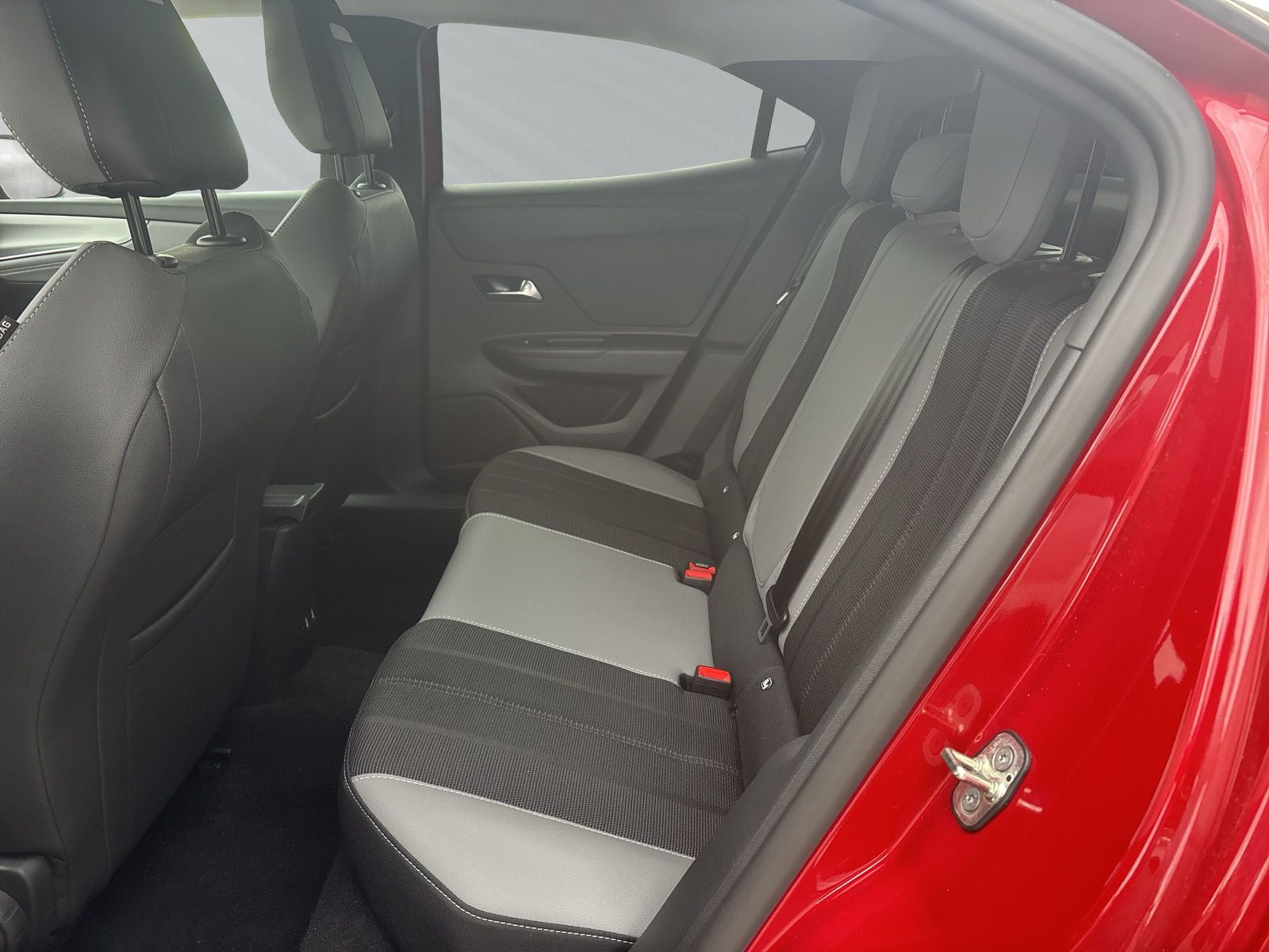 Opel Mokka ELEGANCE 1.2 KLIMA+PDC+KAMERA+SHZ+AT8