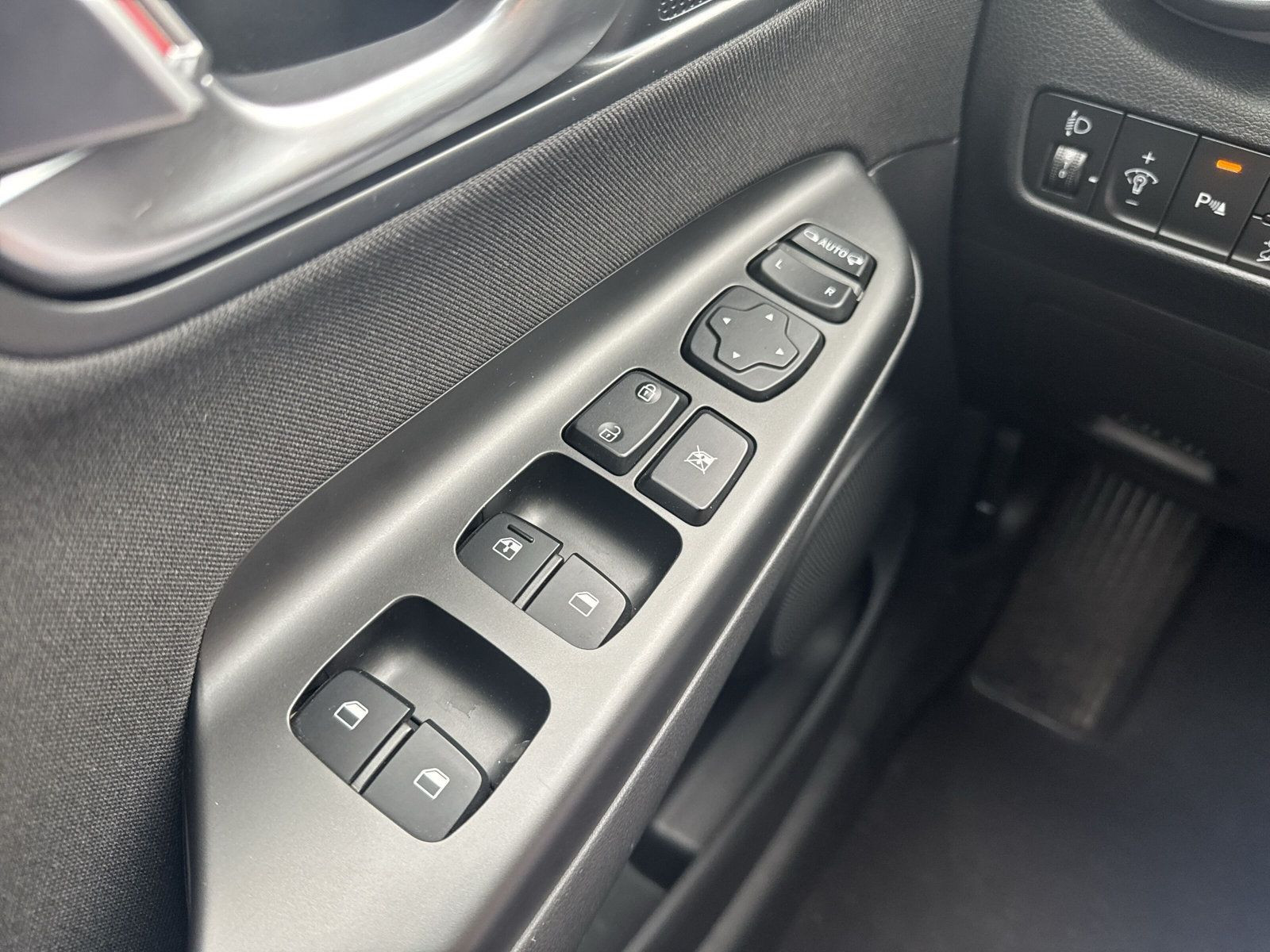 Kona 1.0 T-GDI 120PS +48V iM/T 2WD TREND +KAMERA