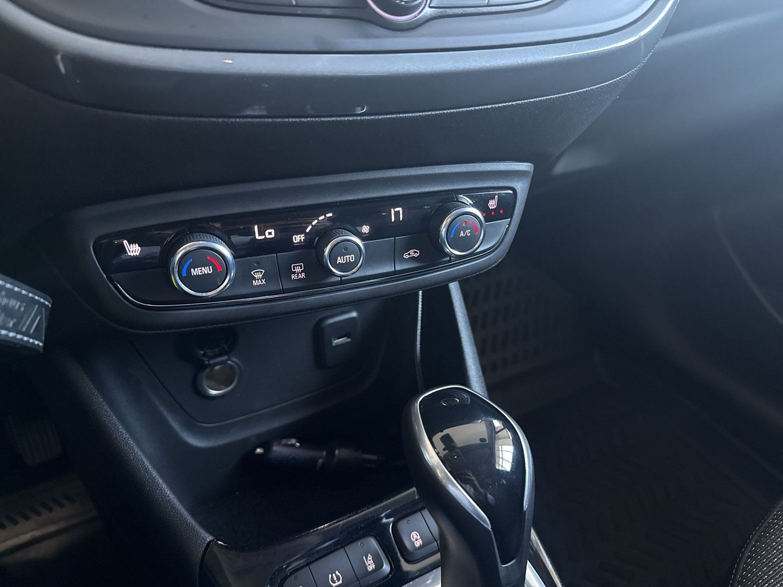 Crossland Elegance 1.2AT+SHZ+LHZ+KAMERA+CARPLAY+