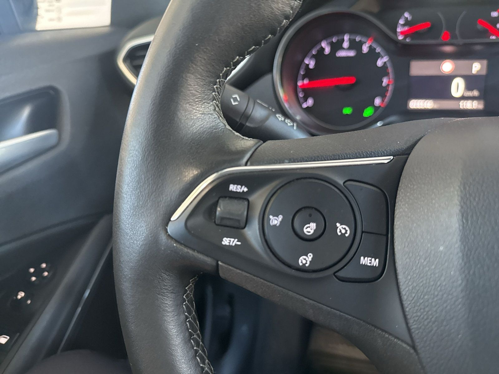 Crossland Elegance 1.2AT+SHZ+LHZ+KAMERA+CARPLAY+