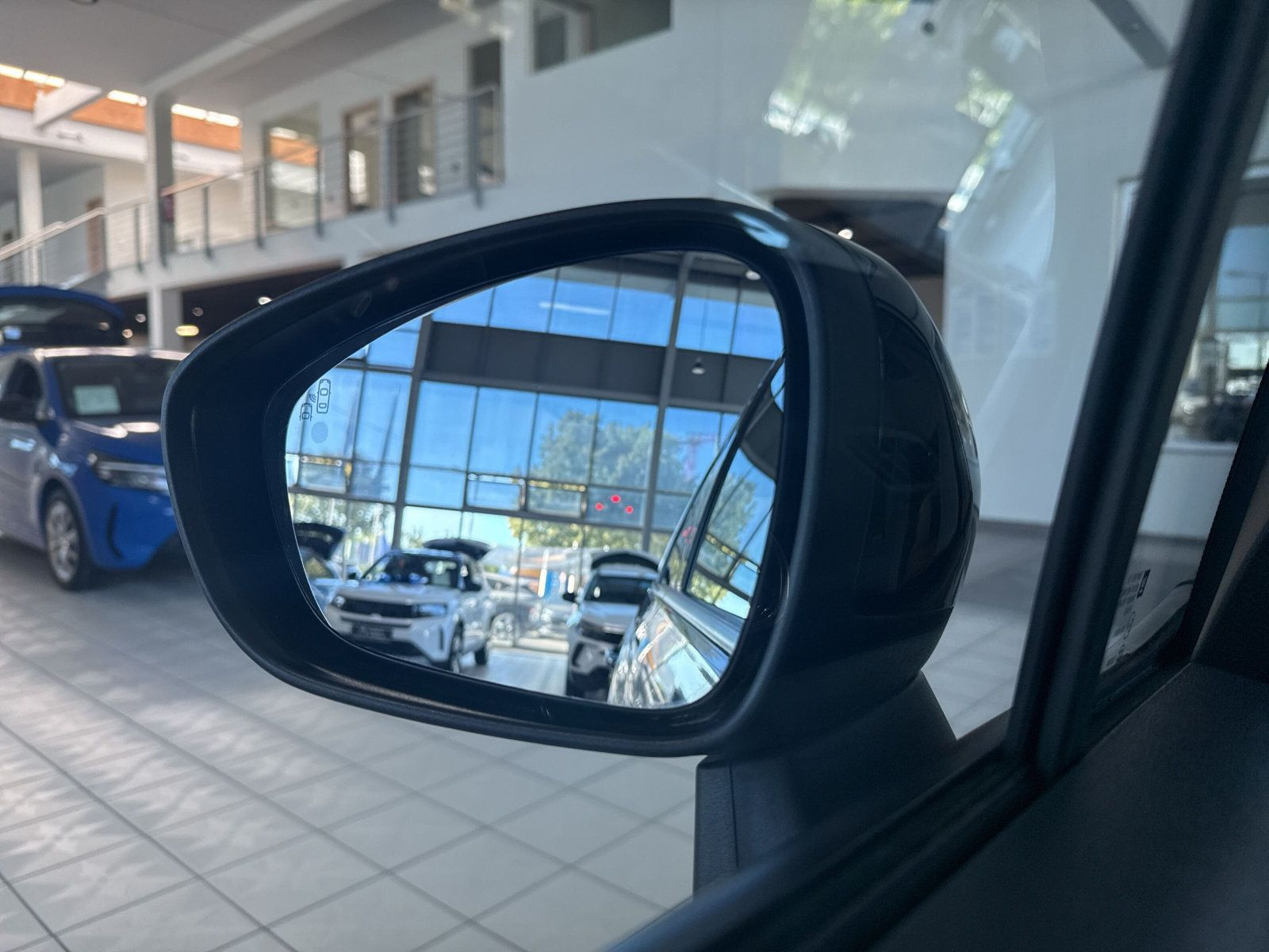 Crossland Elegance 1.2AT+SHZ+LHZ+KAMERA+CARPLAY+