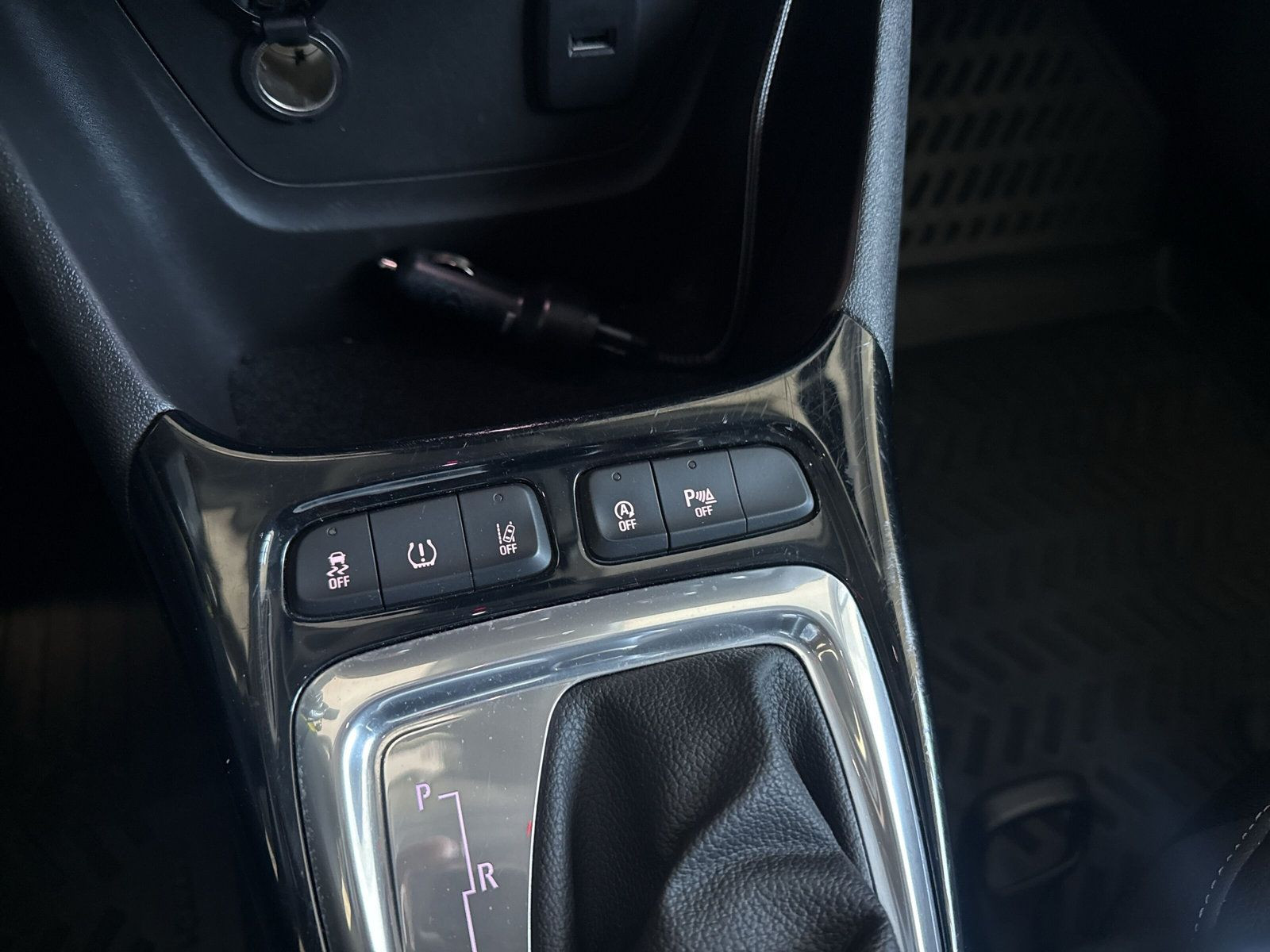 Crossland Elegance 1.2AT+SHZ+LHZ+KAMERA+CARPLAY+