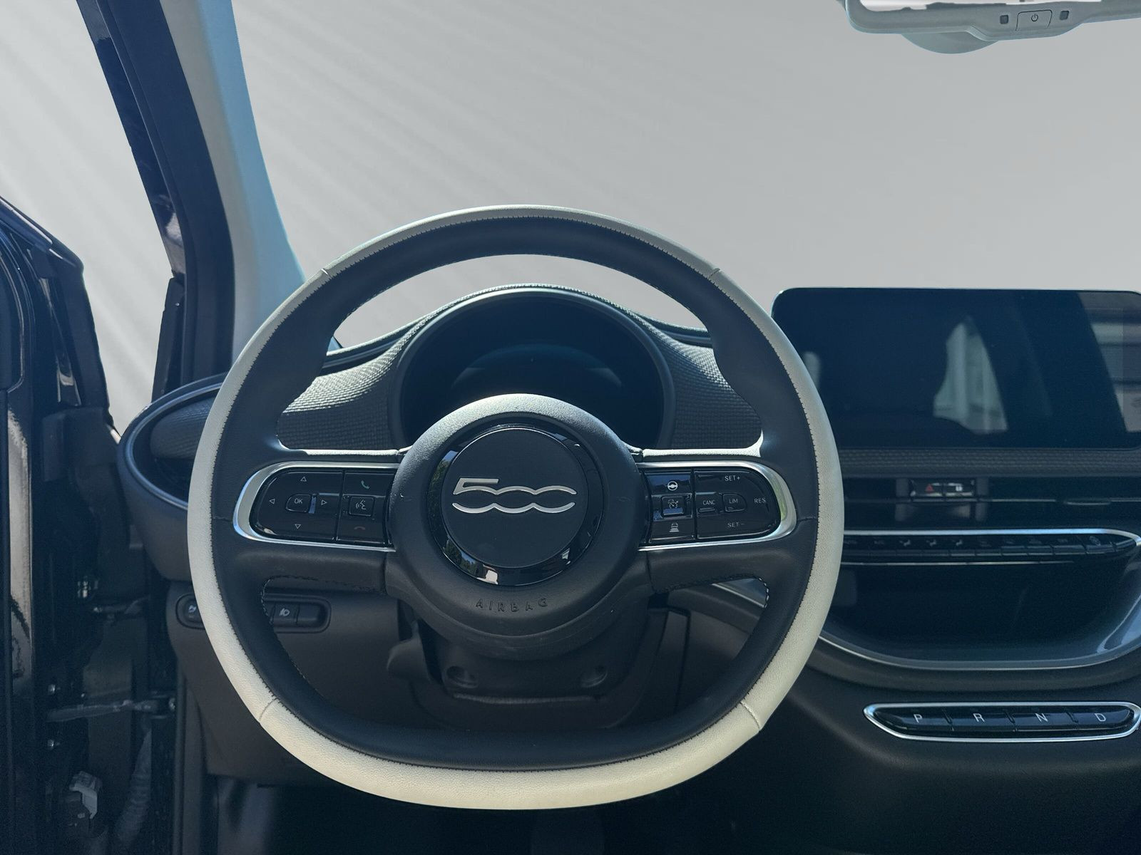 500e La Prima by Bocelli 42kWh +KAMERA+PDC+SHZ+