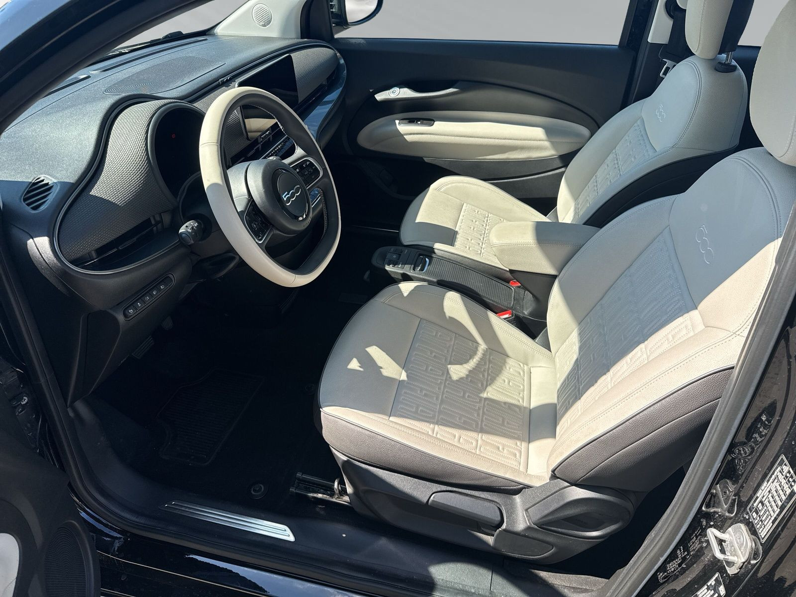 500e La Prima by Bocelli 42kWh +KAMERA+PDC+SHZ+