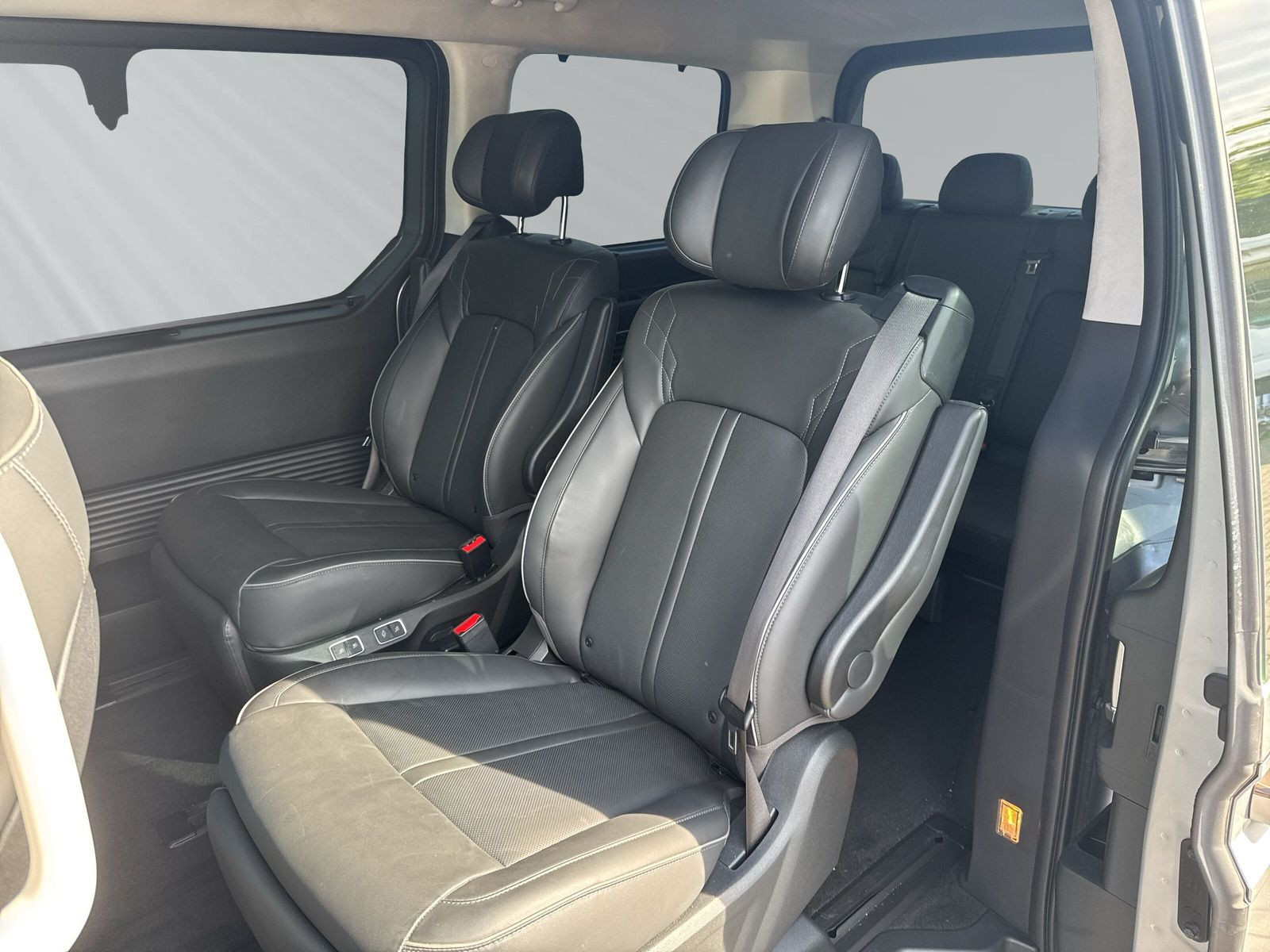 STARIA SIGNATURE 2.2 CRDi 8AT 2WD +NAVI+KAM+ALL+