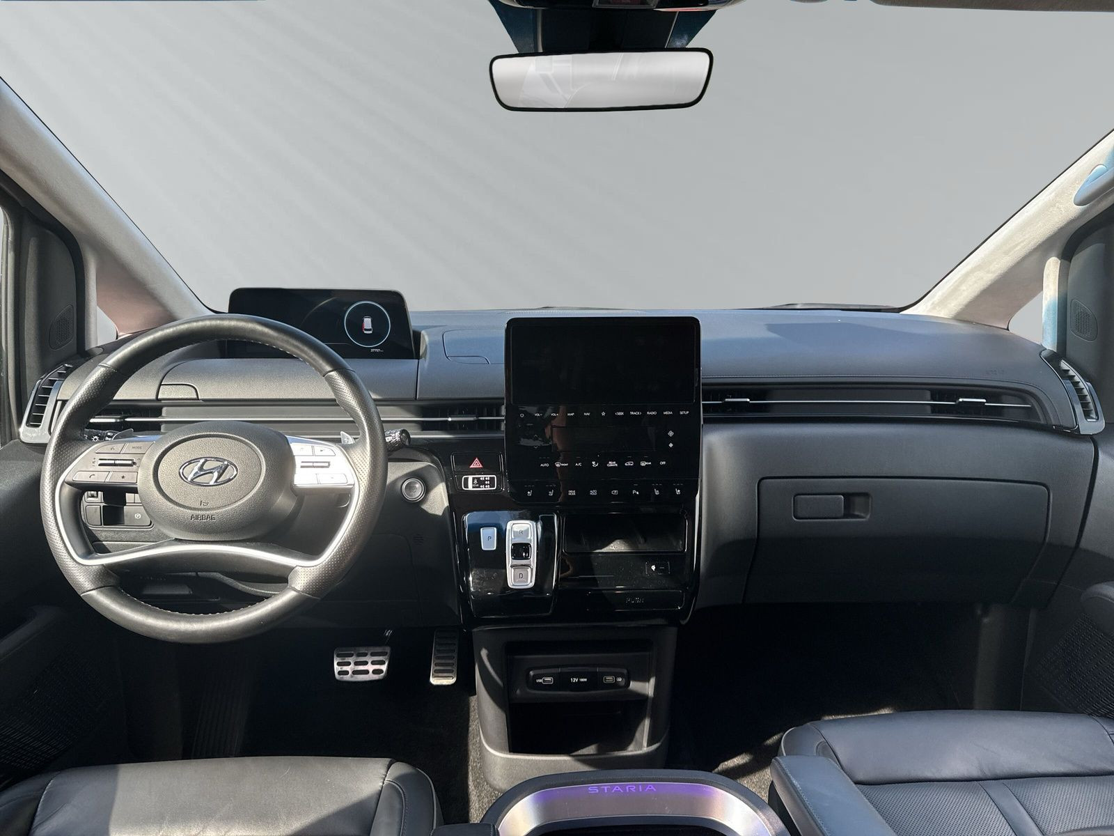 STARIA SIGNATURE 2.2 CRDi 8AT 2WD +NAVI+KAM+ALL+