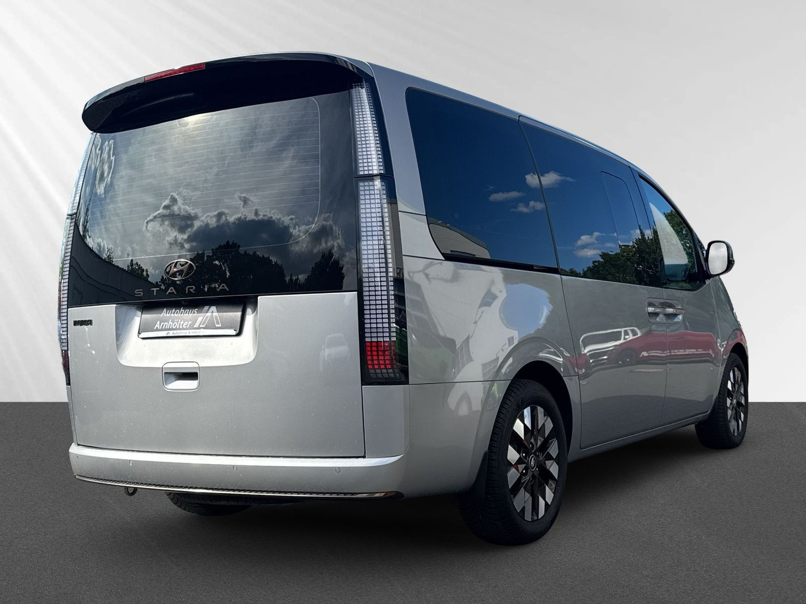 STARIA SIGNATURE 2.2 CRDi 8AT 2WD +NAVI+KAM+ALL+