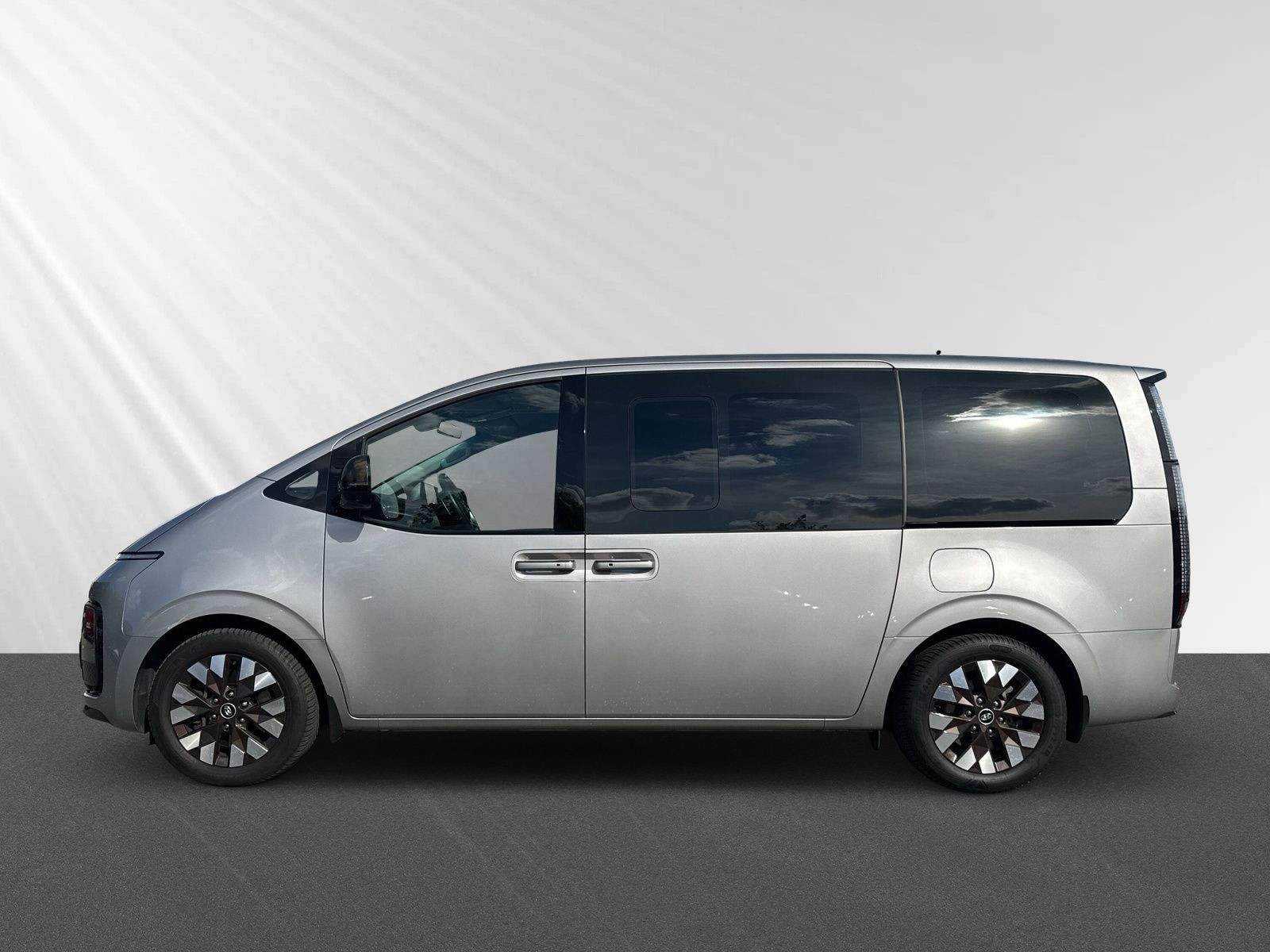 STARIA SIGNATURE 2.2 CRDi 8AT 2WD +NAVI+KAM+ALL+