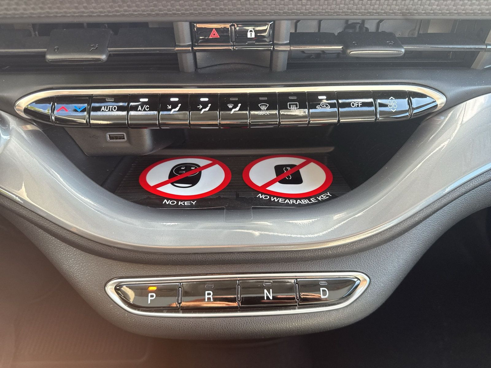 500e La Prima by Bocelli 42kWh +KAMERA+PDC+SHZ+