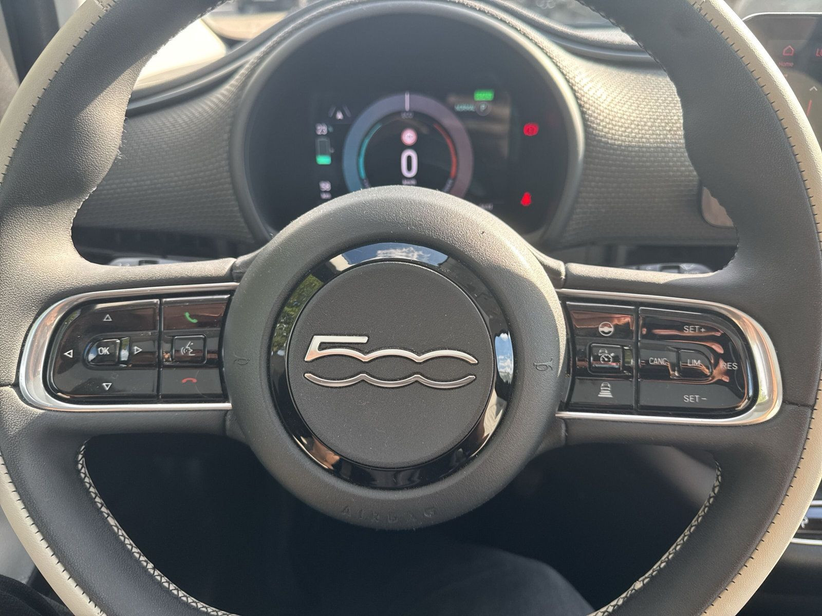 500e La Prima by Bocelli 42kWh +KAMERA+PDC+SHZ+