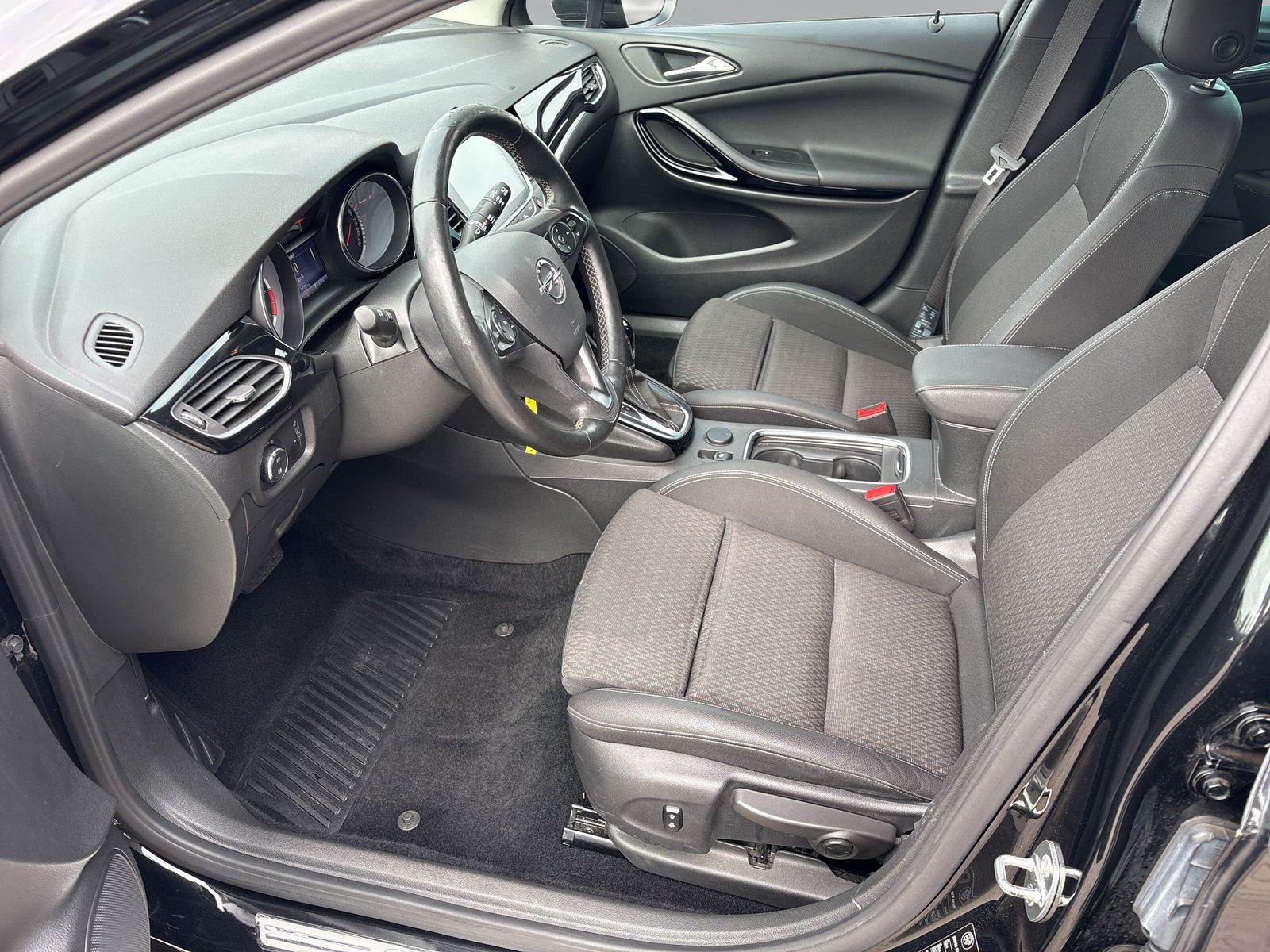 ASTRA ST 1.6D INNOVATION KLIMA+PDC+KAMERA+SHZ+AT