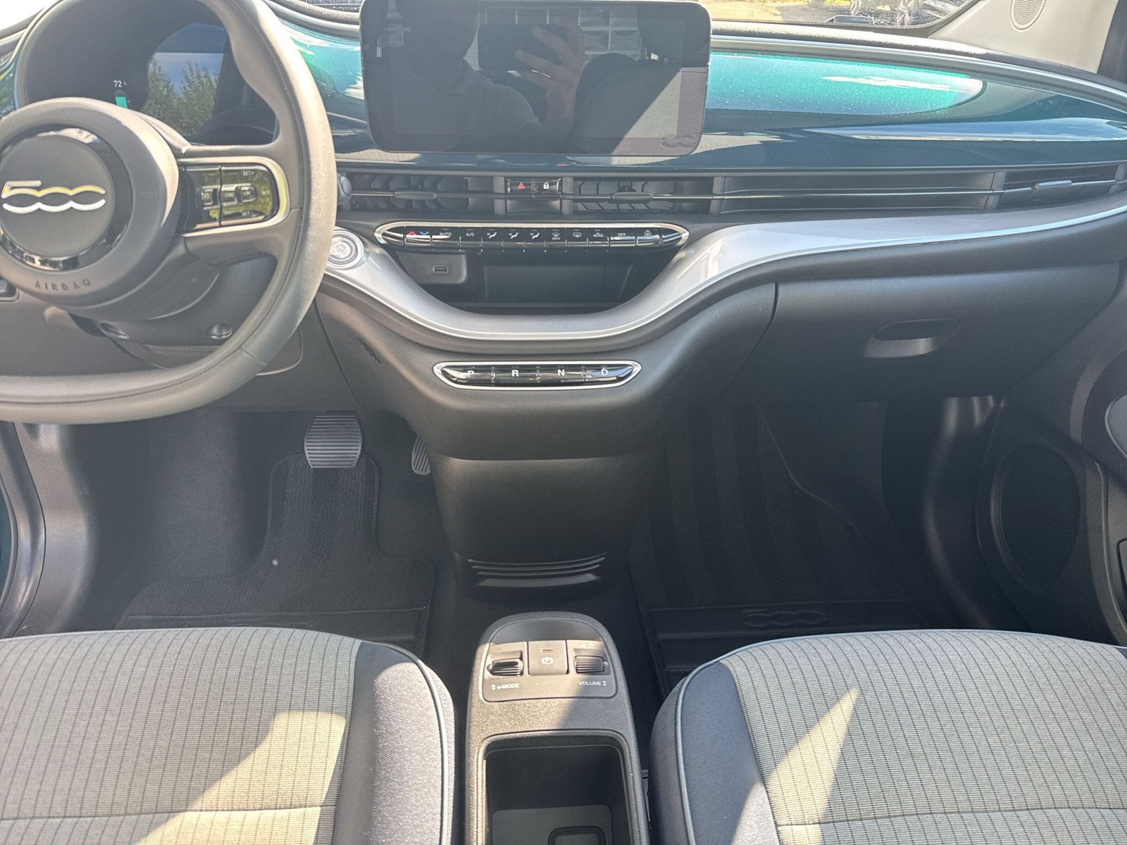 500e 42kWh ICON 2022 +NAVI+CARPLAY+KLIMAAUTO+LM+