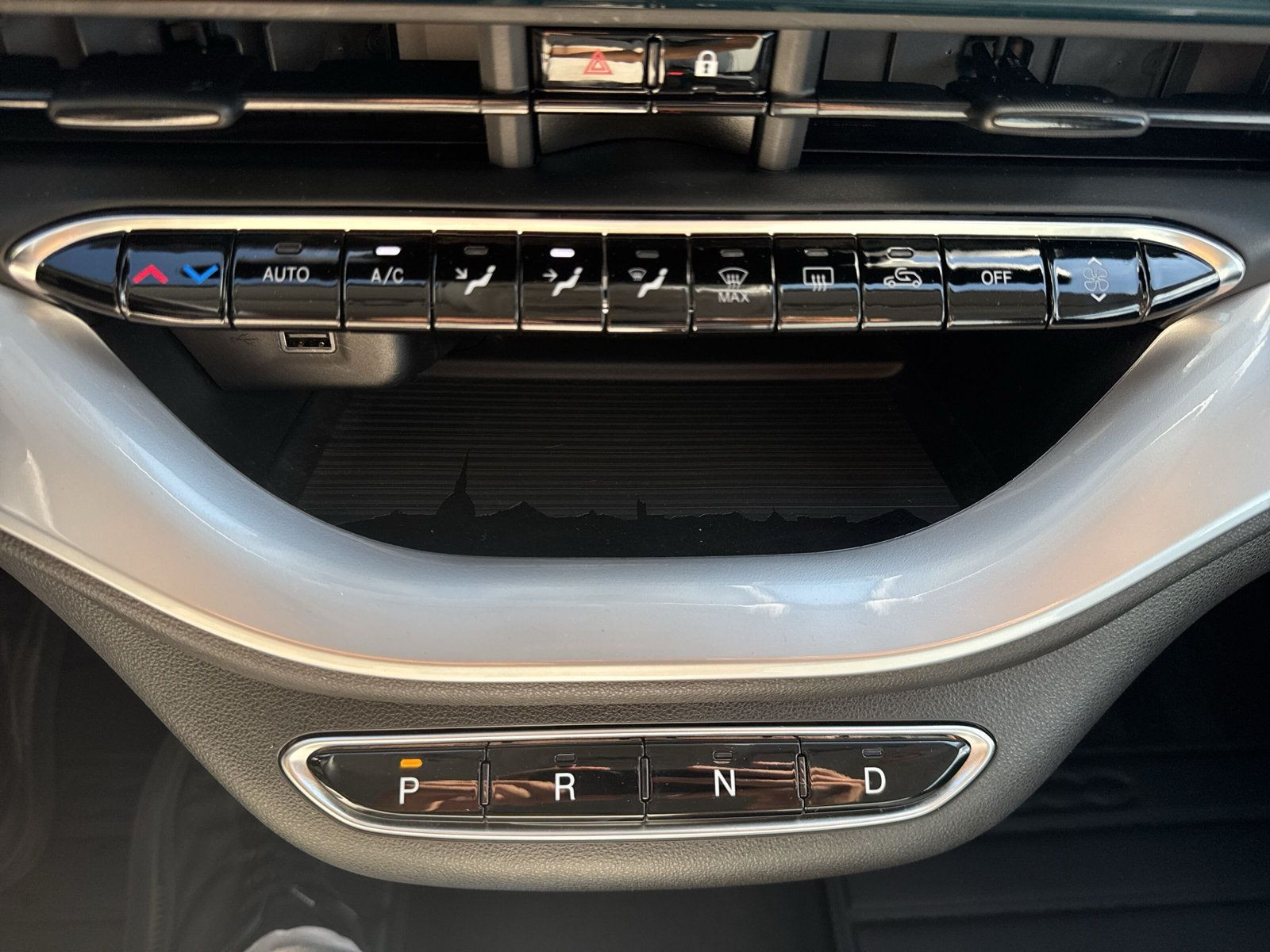 500e 42kWh ICON 2022 +NAVI+CARPLAY+KLIMAAUTO+LM+