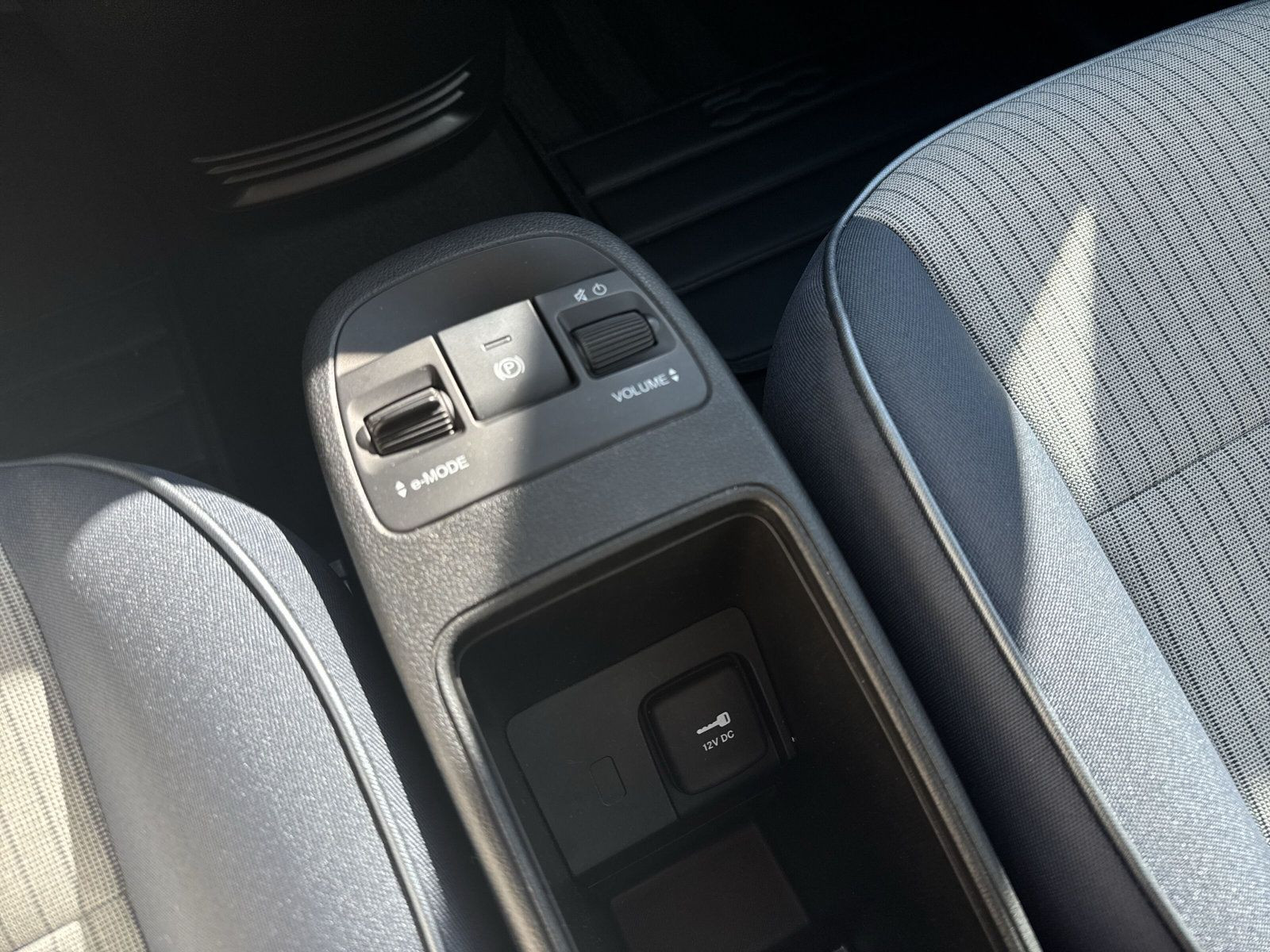 500e 42kWh ICON 2022 +NAVI+CARPLAY+KLIMAAUTO+LM+