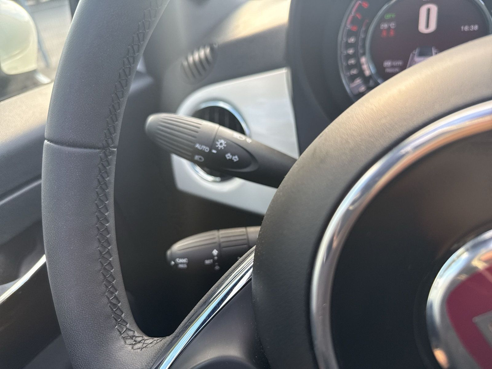 500C 1.0 Hybrid + KLIMAAUTO+CARPLAY+TECHPAKET+LM
