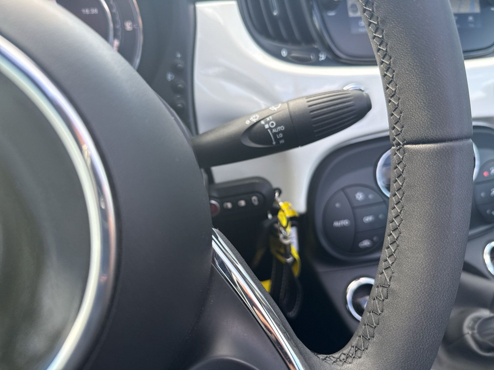 500C 1.0 Hybrid + KLIMAAUTO+CARPLAY+TECHPAKET+LM