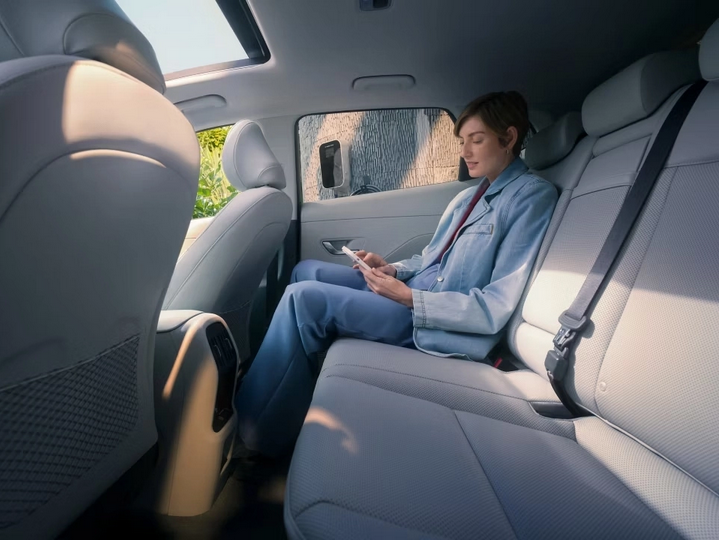 2-Screenshot 2025-06-17 at 17-15-57 Hyundai KONA Elektro Autohaus Arnhölter Hyundai Kona Elektro Interieur
