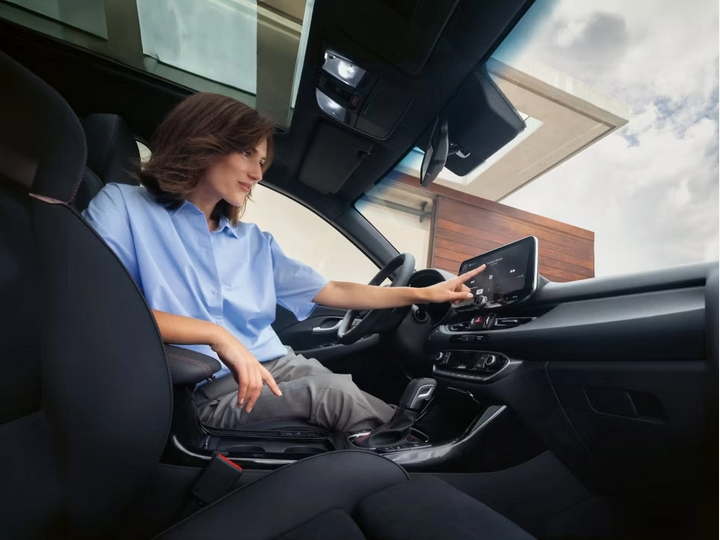 4-Screenshot 2025-06-17 at 15-06-16 Hyundai i30 Autohaus Arnhölter Hyundai i30 Interieur