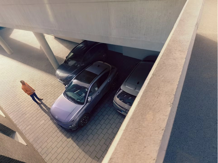 4-Screenshot 2025-06-17 at 17-18-33 Hyundai KONA Elektro Autohaus Arnhölter Hyundai Kona Elektro im Parkhaus