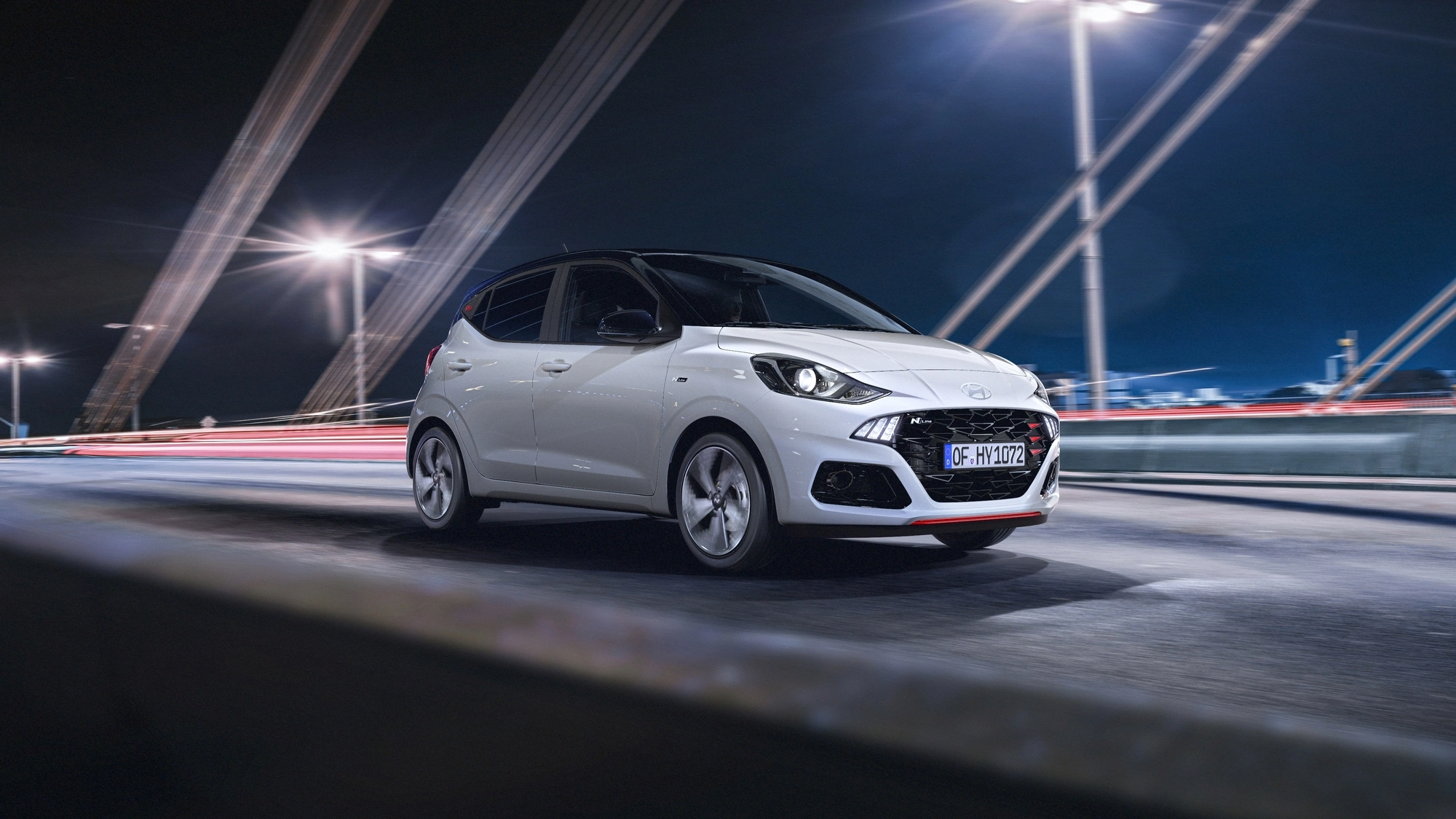 phpThumb_generated_thumbnail-9 Hyundai i10 auf Straße fahrend
