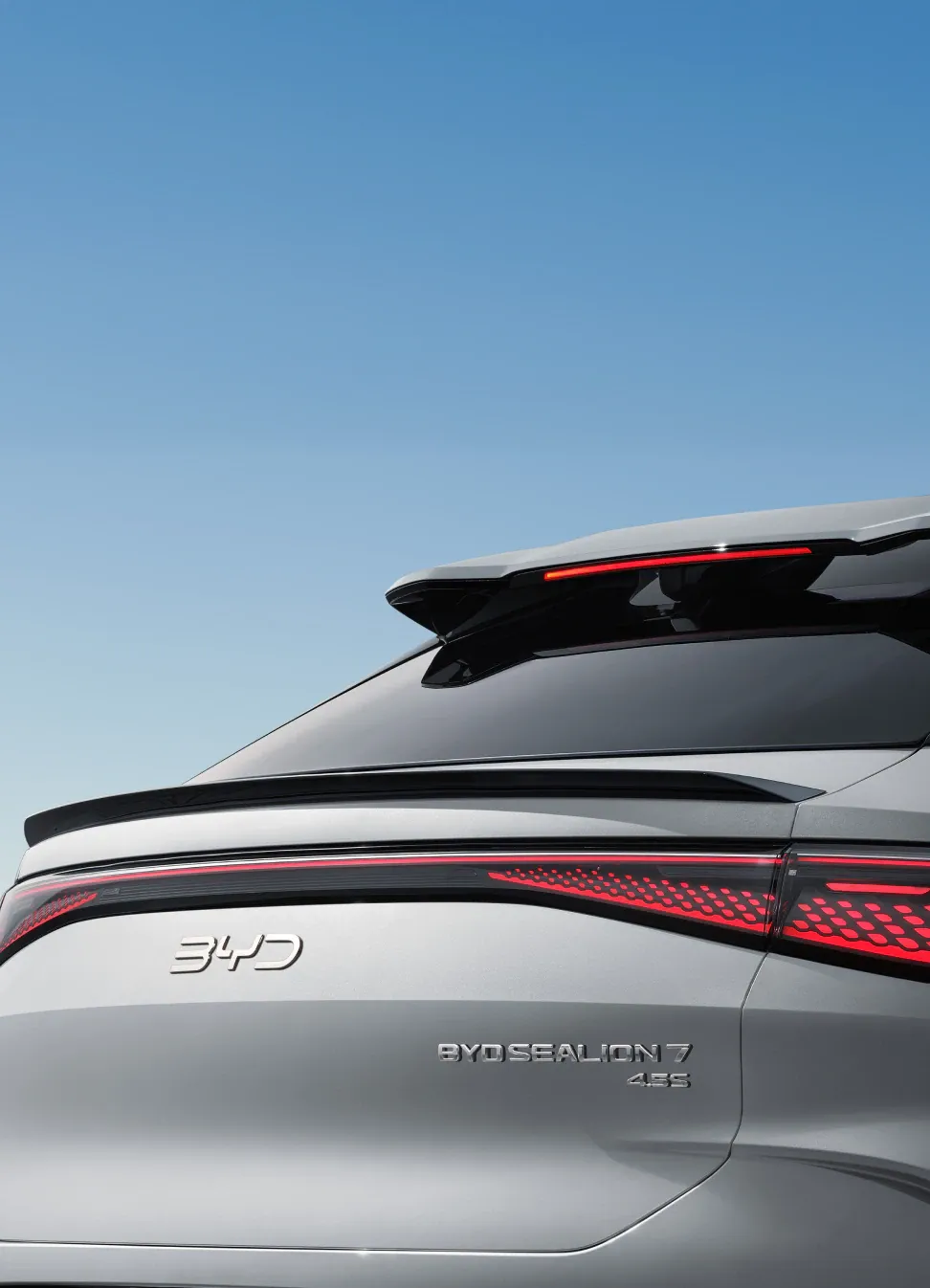 Heckleuchten und Spoiler des BYD SEALION 7