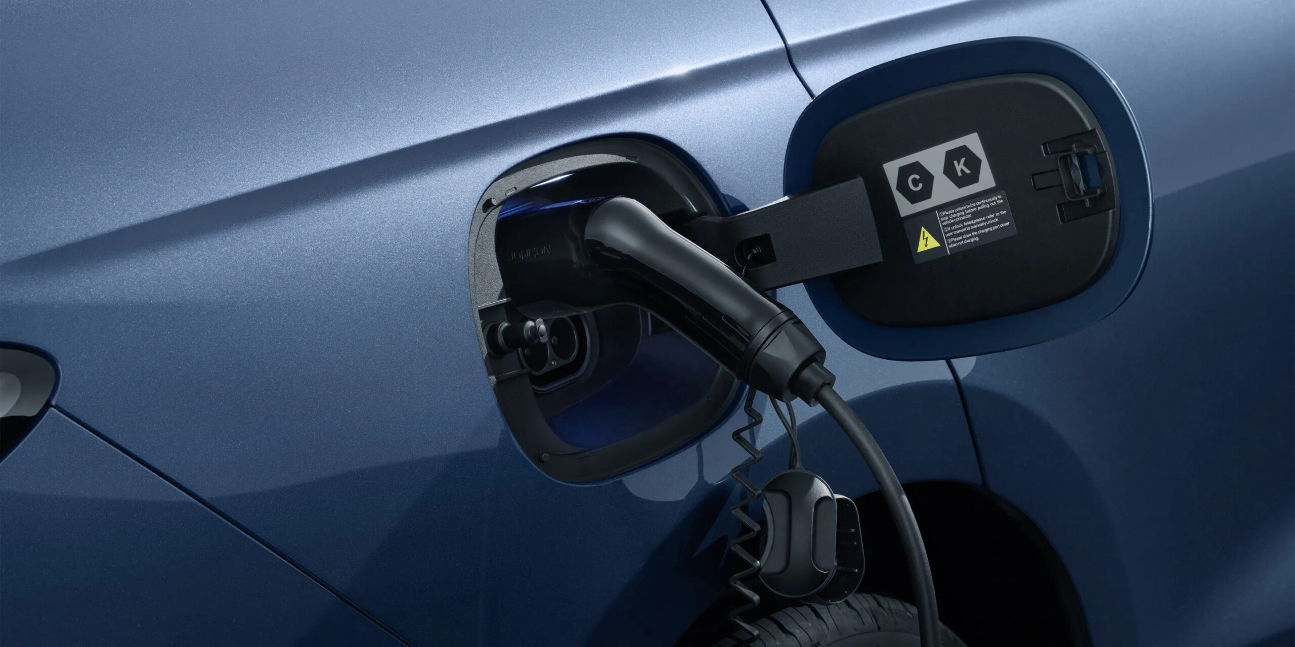 BYD SEAL 6 DM-i Touring beim Laden